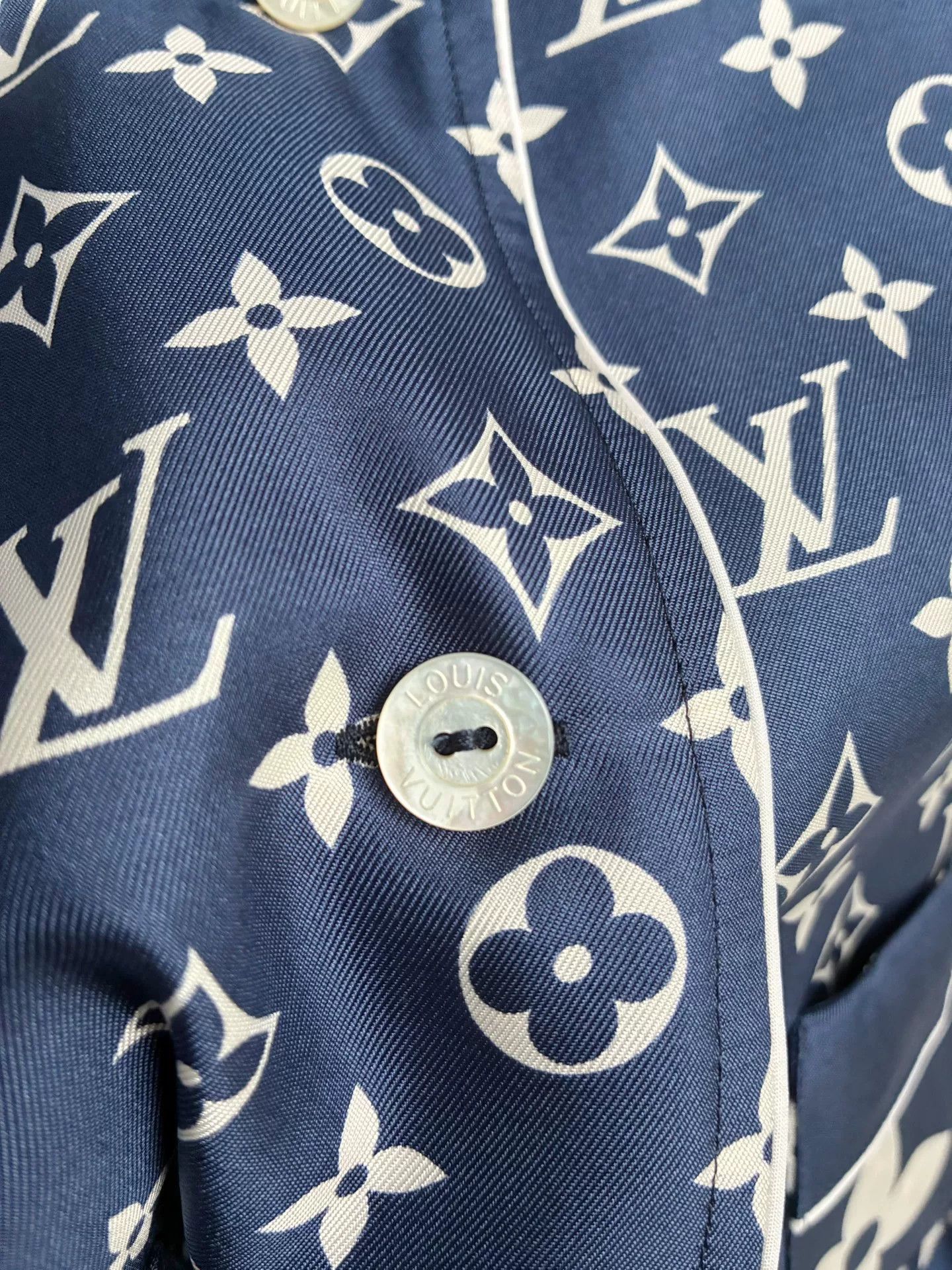 Louis Vuitton Louis Vuitton Blue Monogram Silk Shirt Size XXS / US 00 / IT 34 - 5 Thumbnail