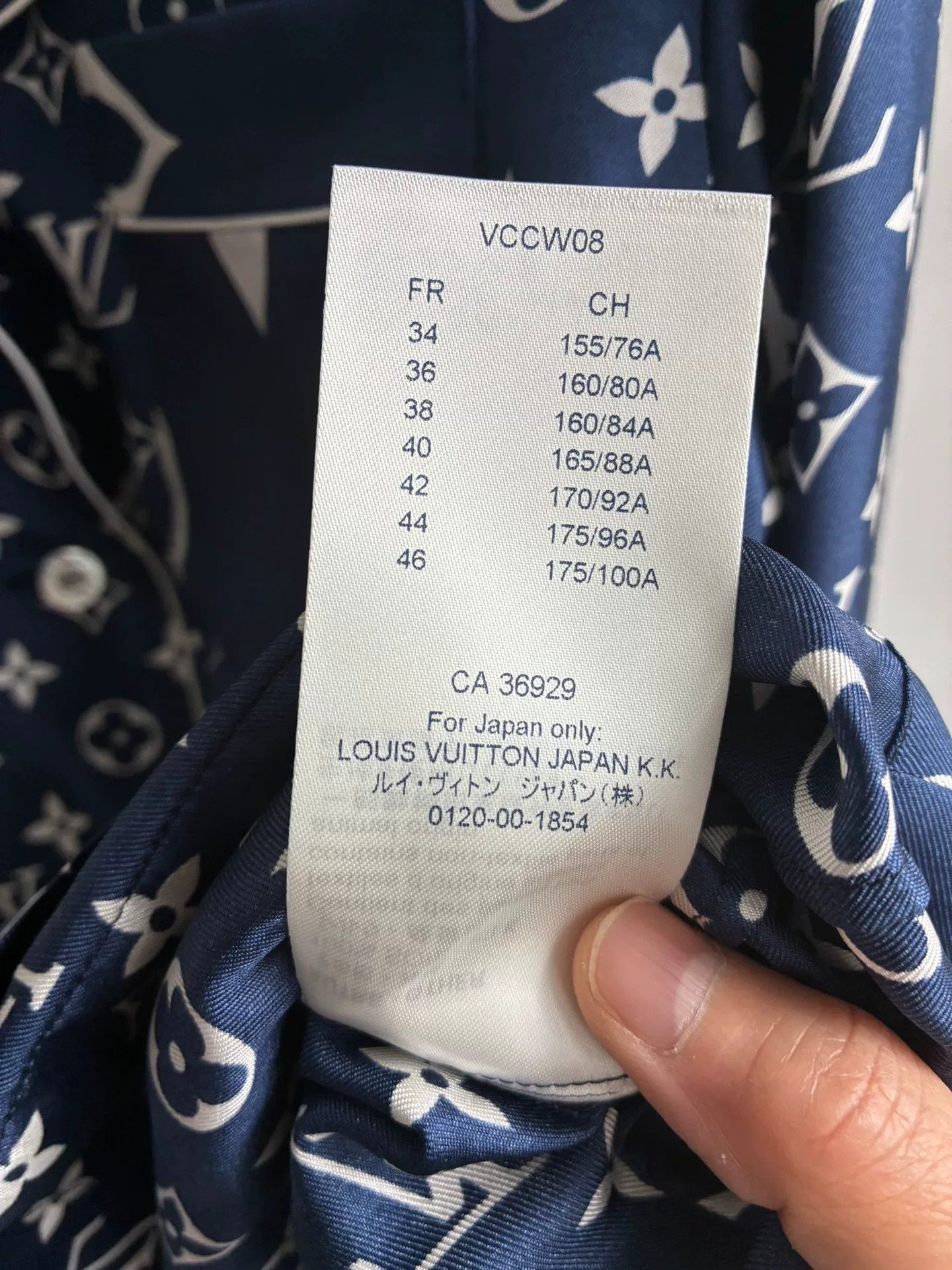 Louis Vuitton Louis Vuitton Blue Monogram Silk Shirt Size XXS / US 00 / IT 34 - 6 Thumbnail