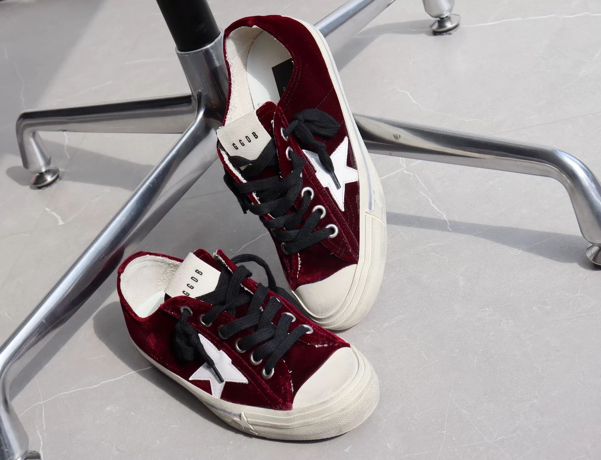Golden Goose Golden Goose V-Star Red Velvet Sneakers Size US 5 / IT 35 - 2 Thumbnail