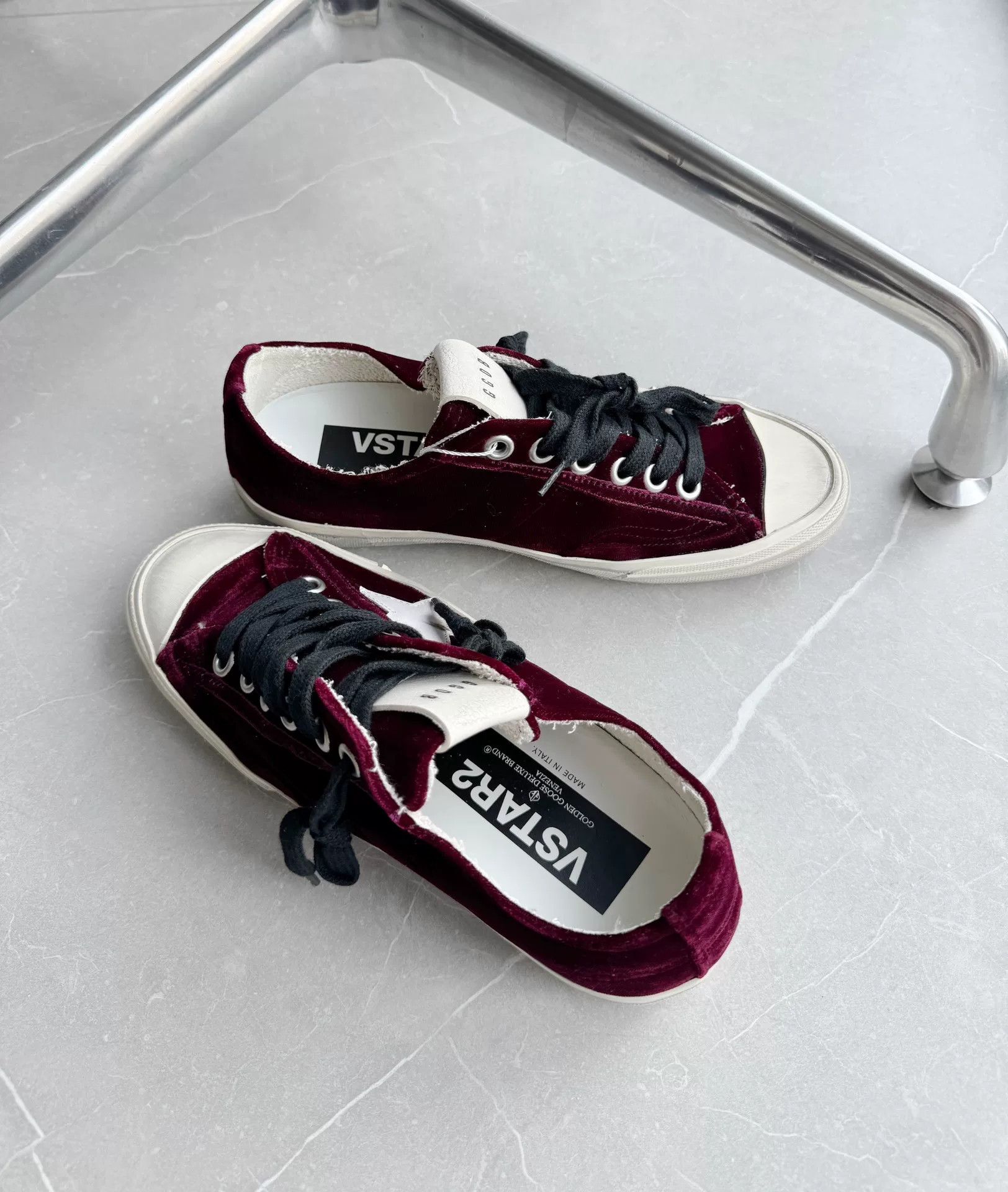 Golden Goose Golden Goose V-Star Red Velvet Sneakers Size US 5 / IT 35 - 3 Thumbnail