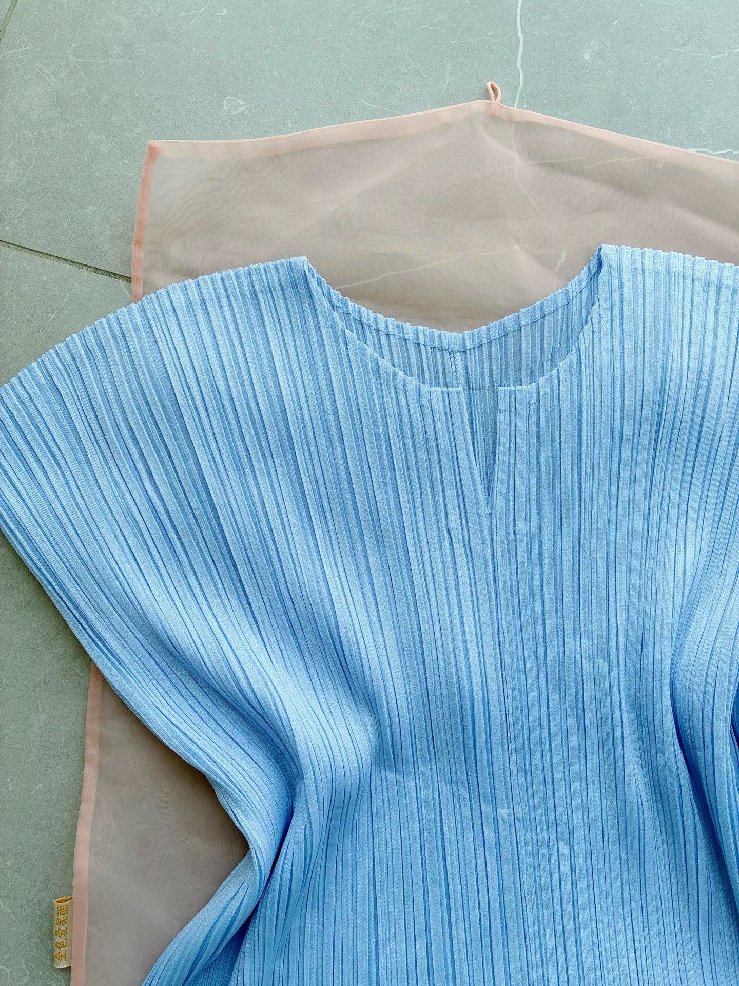 Pleats Please Issey Miyake Pleats Please Issey Miyake Pleated Top Size M / US 6-8 / IT 42-44 - 3 Thumbnail