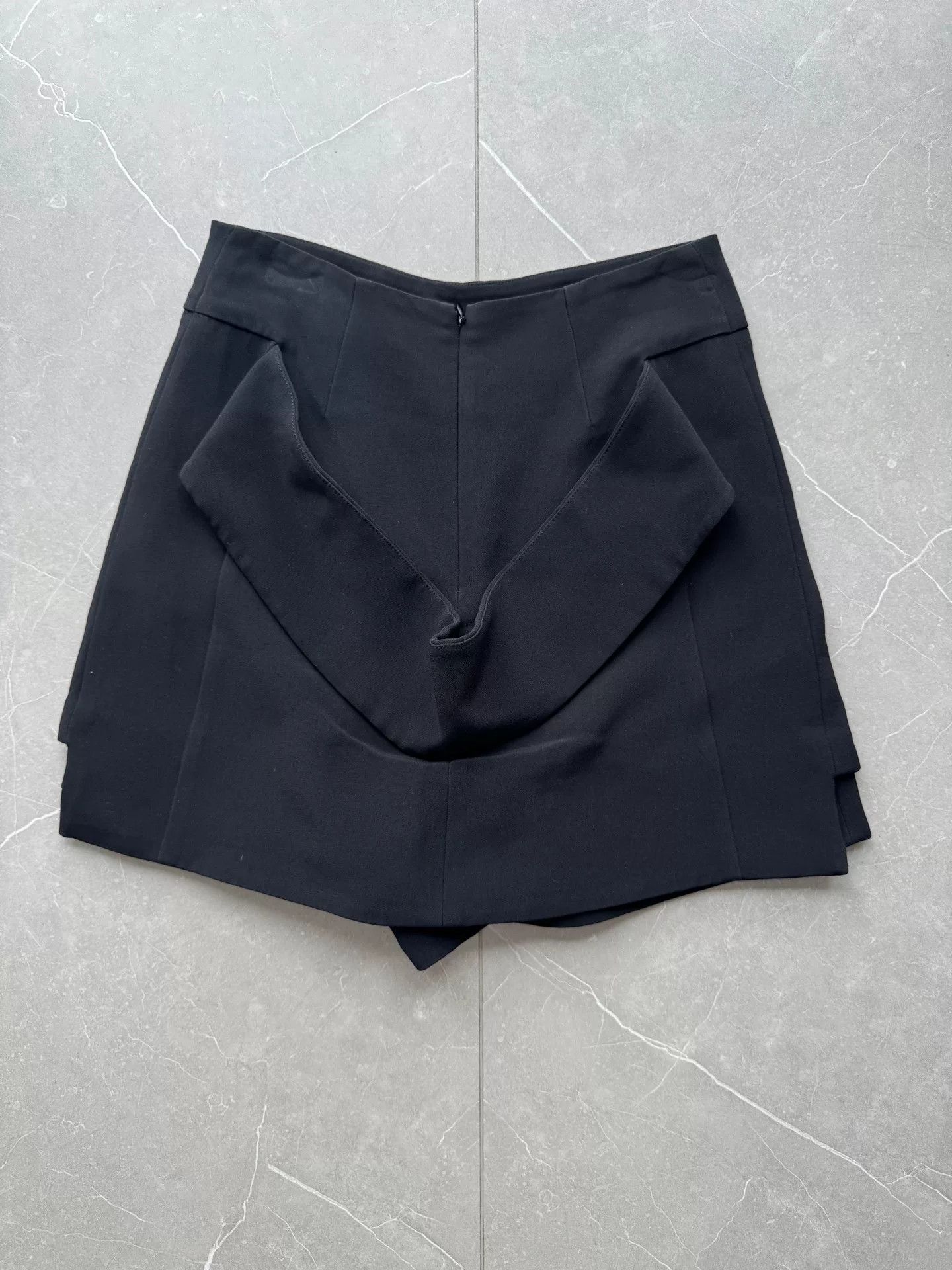 Givenchy Givenchy Black Tailored Shorts Size 34" / US 12 / IT 48 - 2 Thumbnail