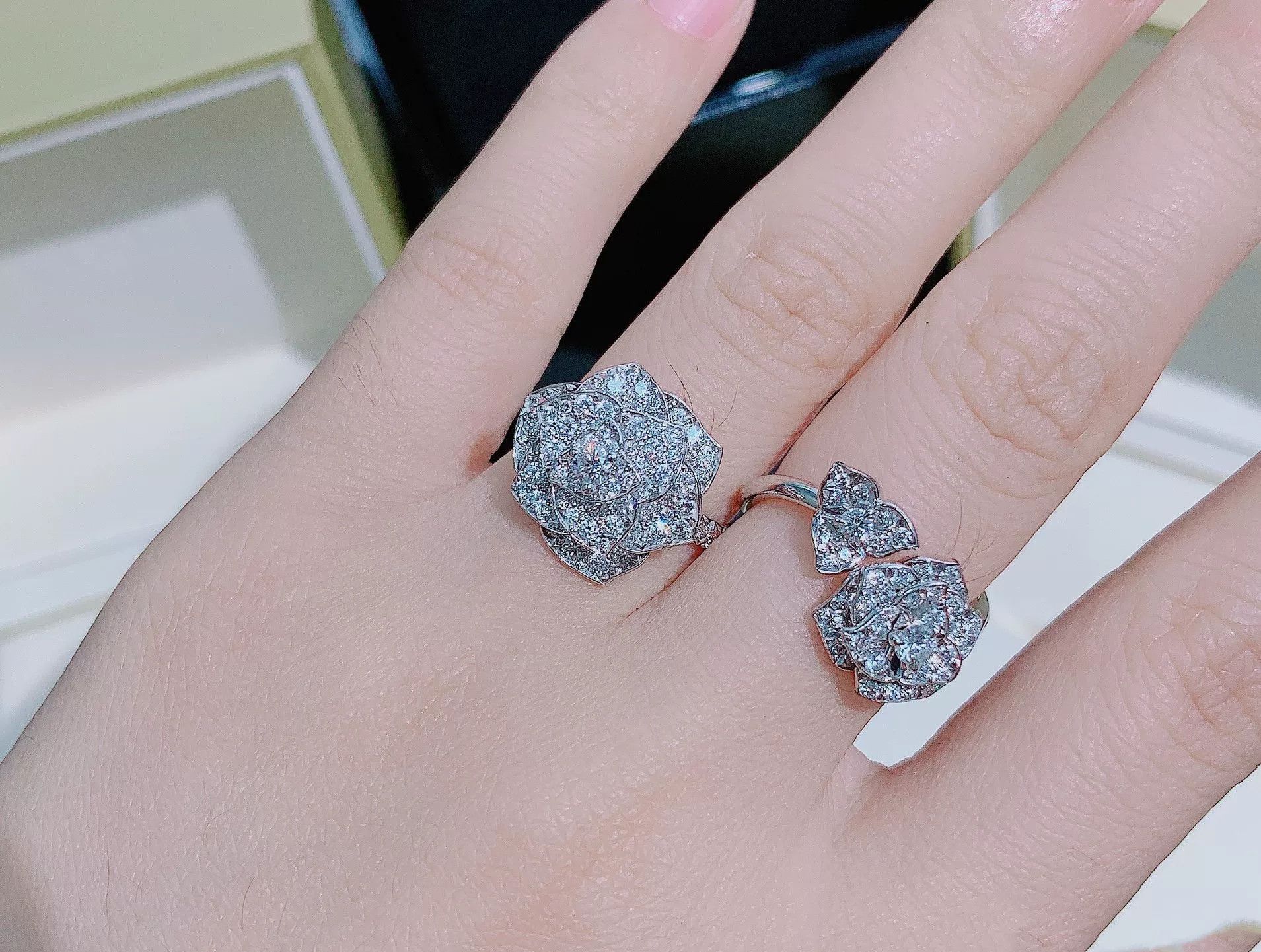 Piaget Piaget Rose Diamond Flower Ring Size ONE SIZE - 5 Thumbnail