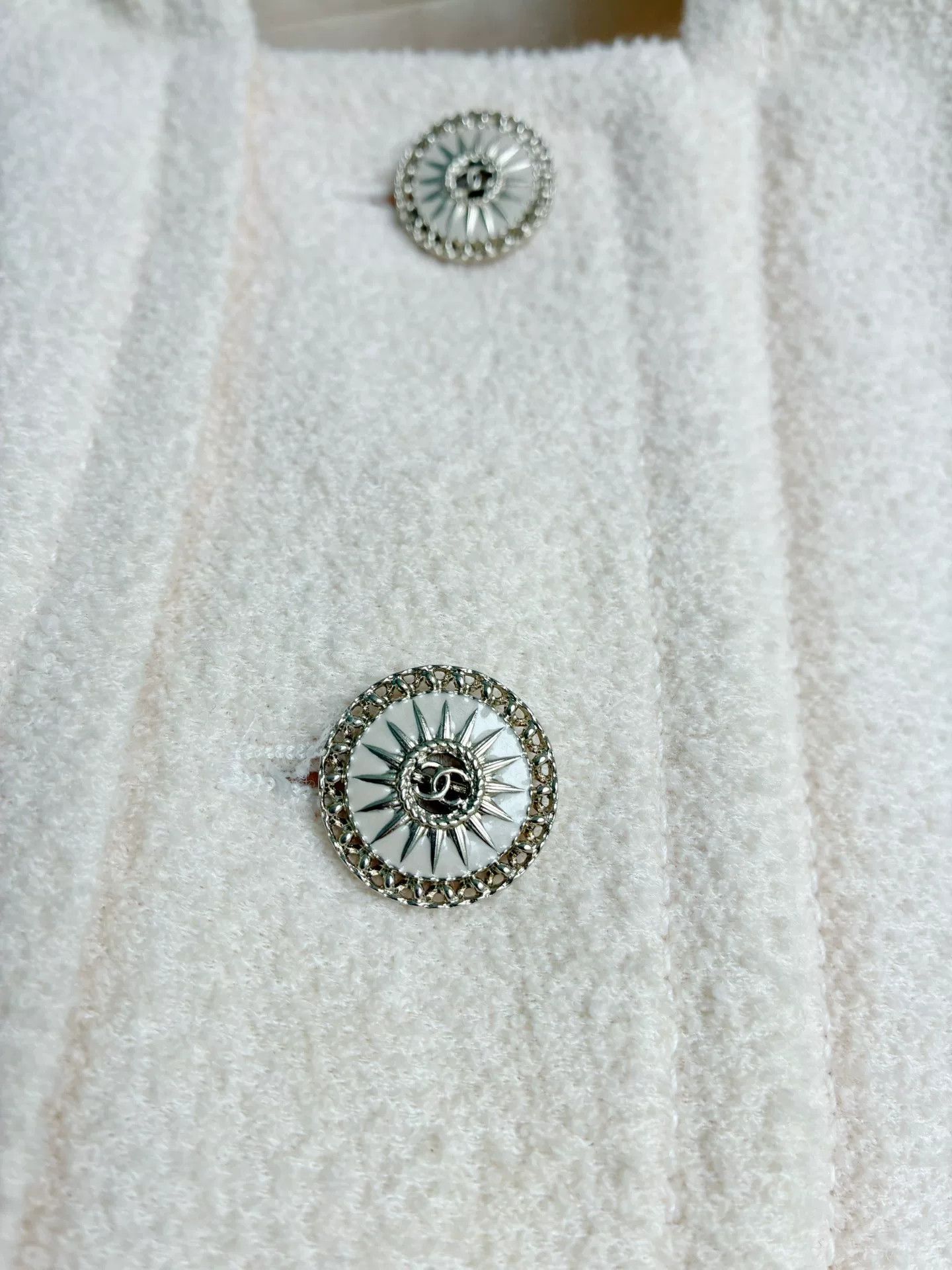 Chanel Chanel Off-White Short Coat Size XXS / US 00 / IT 34 - 4 Thumbnail