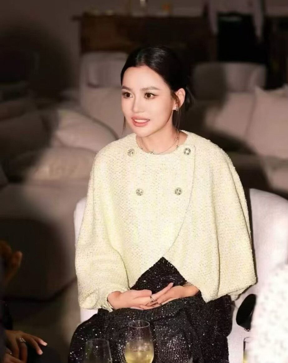 Chanel Chanel 23S Yellow Sequin Cape Coat Size XXS / US 00 / IT 34 - 8 Thumbnail
