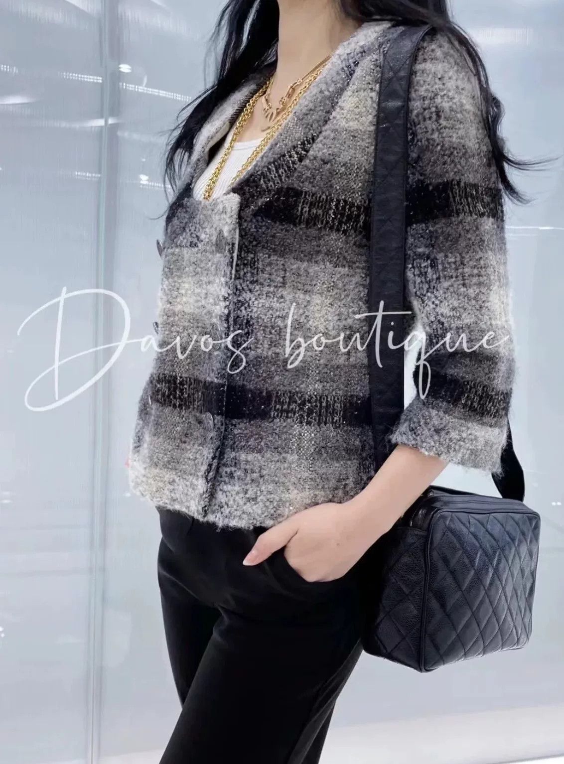 Chanel Chanel 18B Tweed U-Neck Short Jacket Size XS / US 0-2 / IT 36-38 - 4 Thumbnail