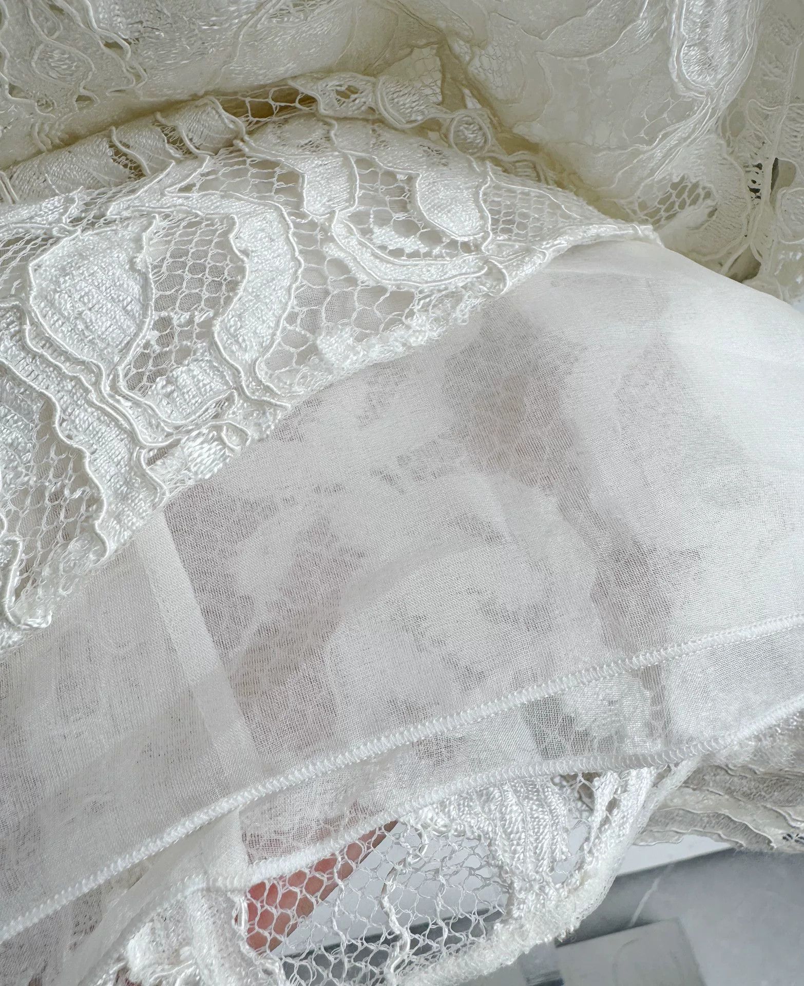 Dolce & Gabbana Dolce&Gabbana White Lace Top Size XS / US 0-2 / IT 36-38 - 5 Thumbnail