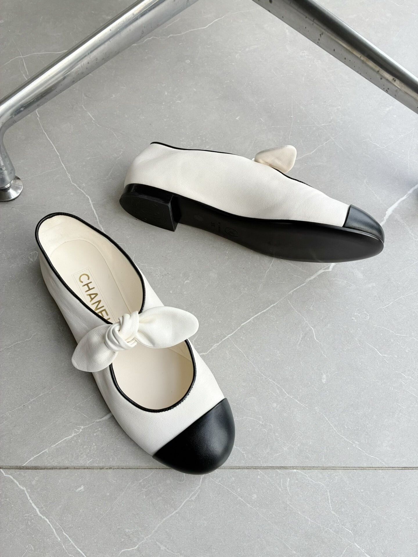 Chanel Chanel 25C Bow Mary Jane Shoes Size US 6 / IT 36 - 5 Thumbnail