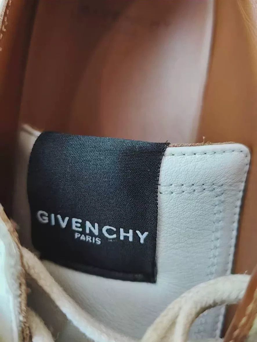 Givenchy GIVENCHY Lettered White Sneakers Size US 4.5 / IT 34.5 - 7 Thumbnail