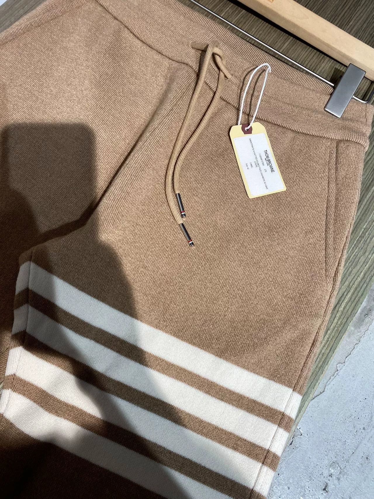 Thom Browne Thom Browne Women's Beige 4-Stripe Sweatpants Size 40" / US 18 - 5 Thumbnail