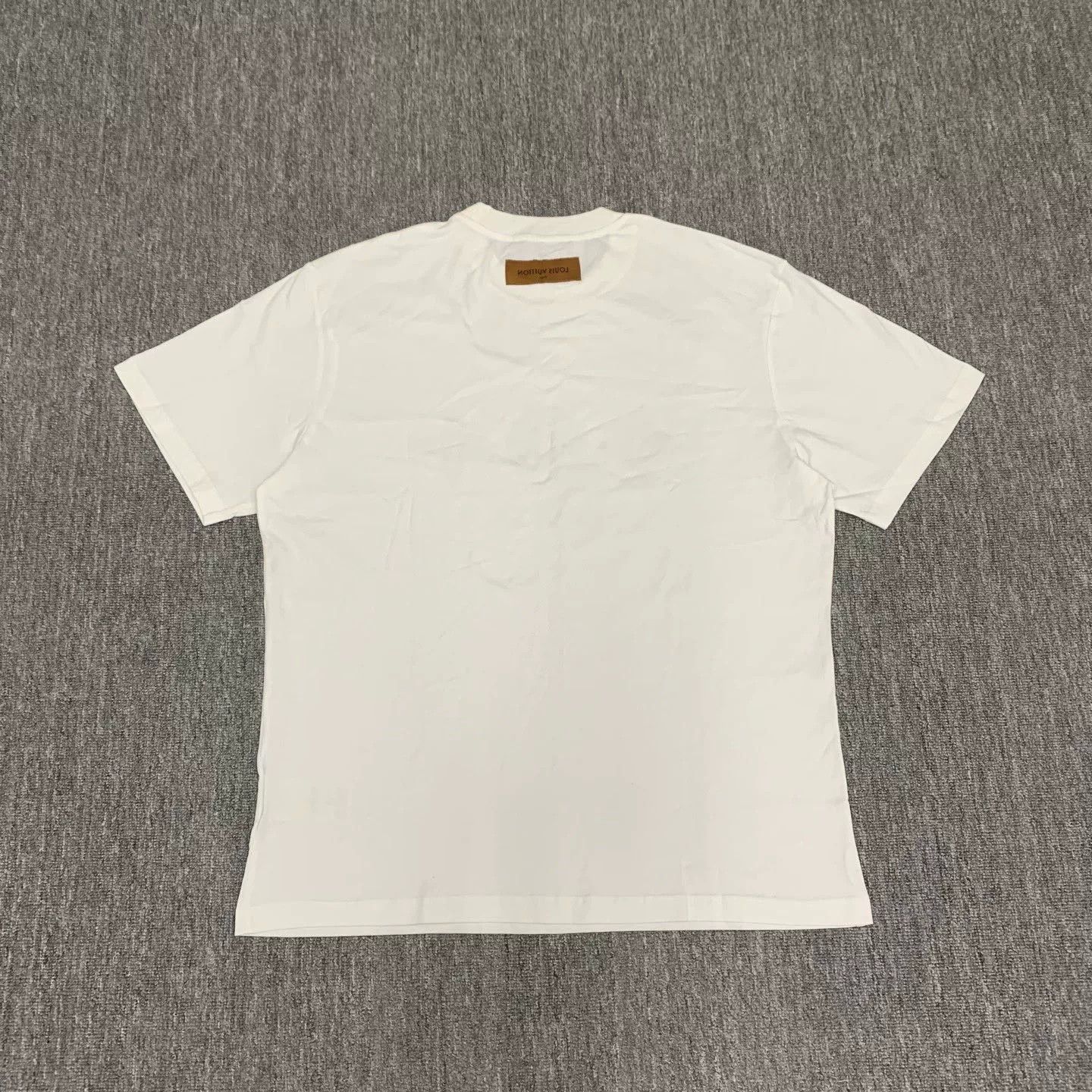 Louis Vuitton Louis Vuitton White Three-Flower T-shirt Size US XL / EU 56 / 4 - 2 Thumbnail