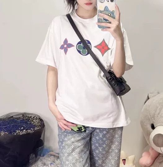 Louis Vuitton Louis Vuitton White Three-Flower T-shirt Size US XL / EU 56 / 4 - 4 Thumbnail