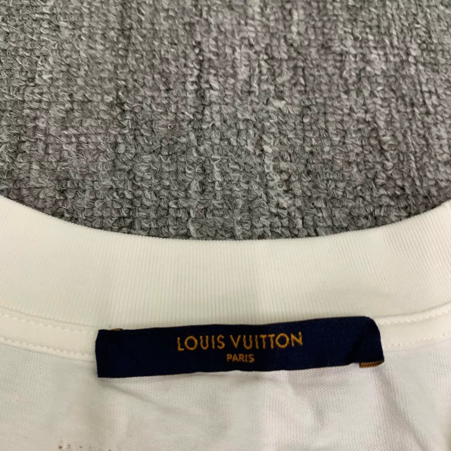 Louis Vuitton Louis Vuitton White Three-Flower T-shirt Size US XL / EU 56 / 4 - 6 Thumbnail