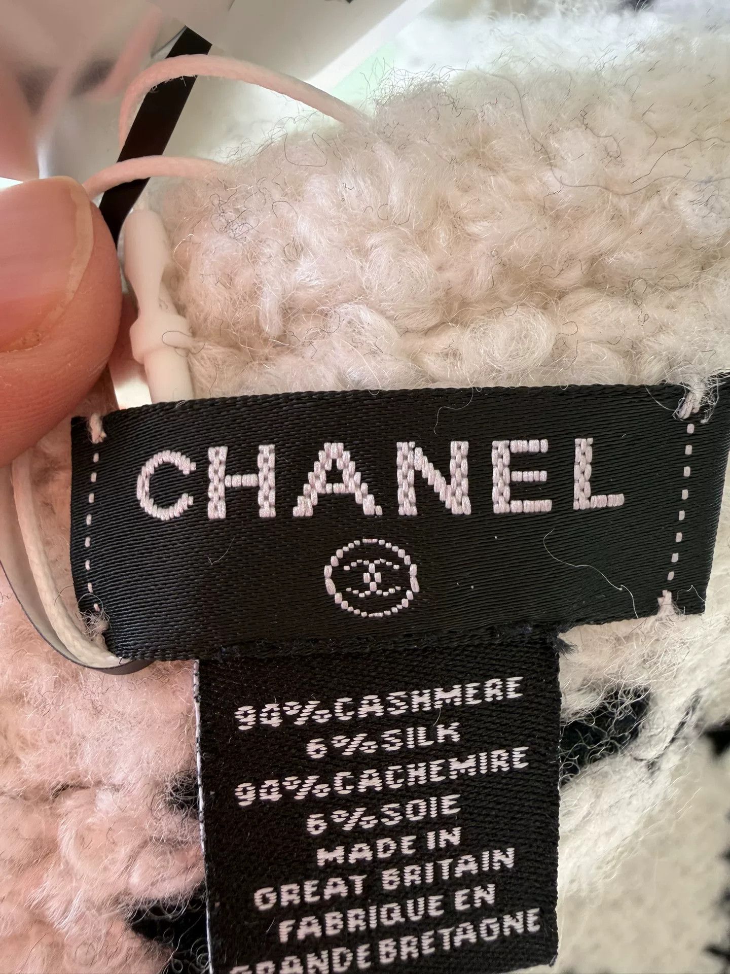 Chanel Chanel Black White Quilted Cashmere Scarf Size ONE SIZE - 3 Thumbnail