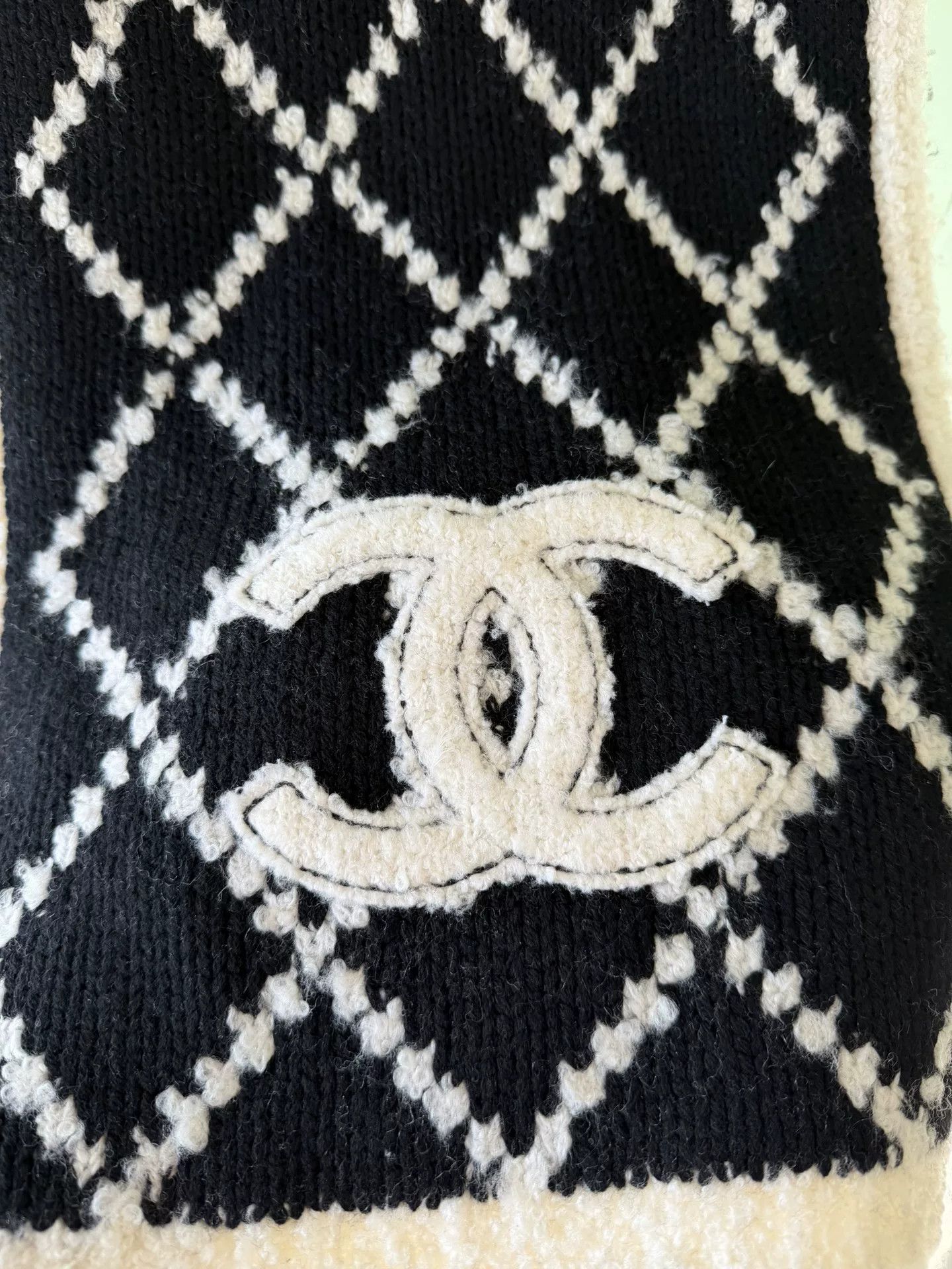 Chanel Chanel Black White Quilted Cashmere Scarf Size ONE SIZE - 8 Thumbnail
