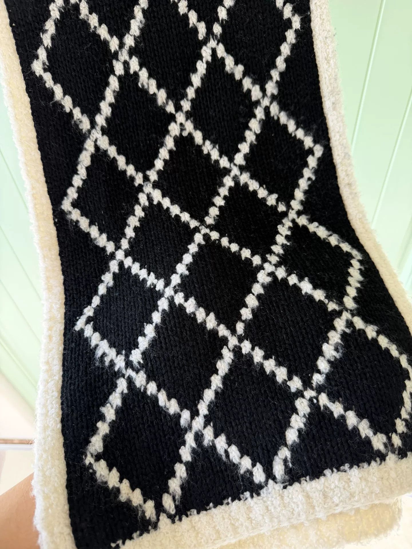Chanel Chanel Black White Quilted Cashmere Scarf Size ONE SIZE - 7 Thumbnail
