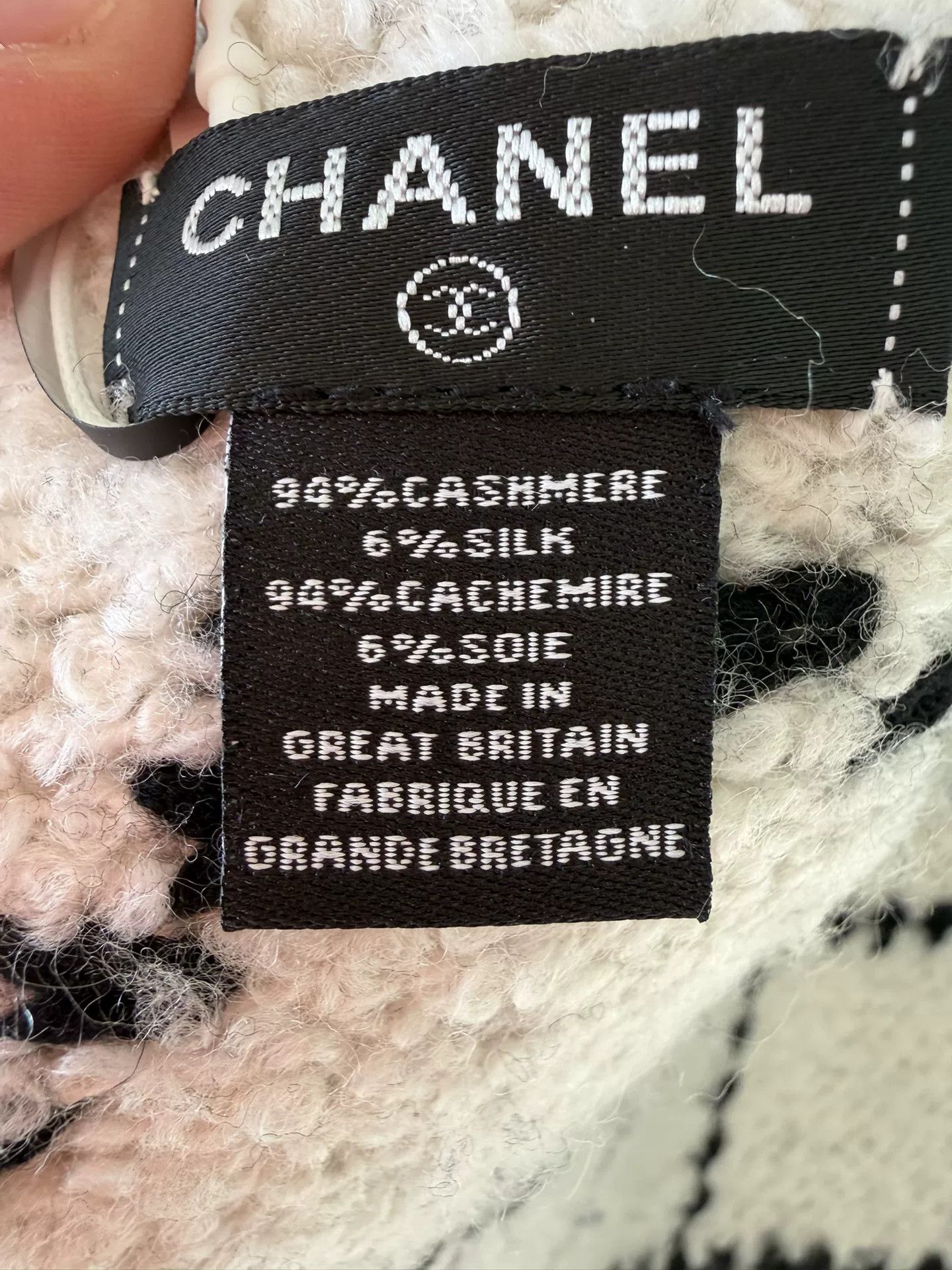 Chanel Chanel Black White Quilted Cashmere Scarf Size ONE SIZE - 4 Thumbnail
