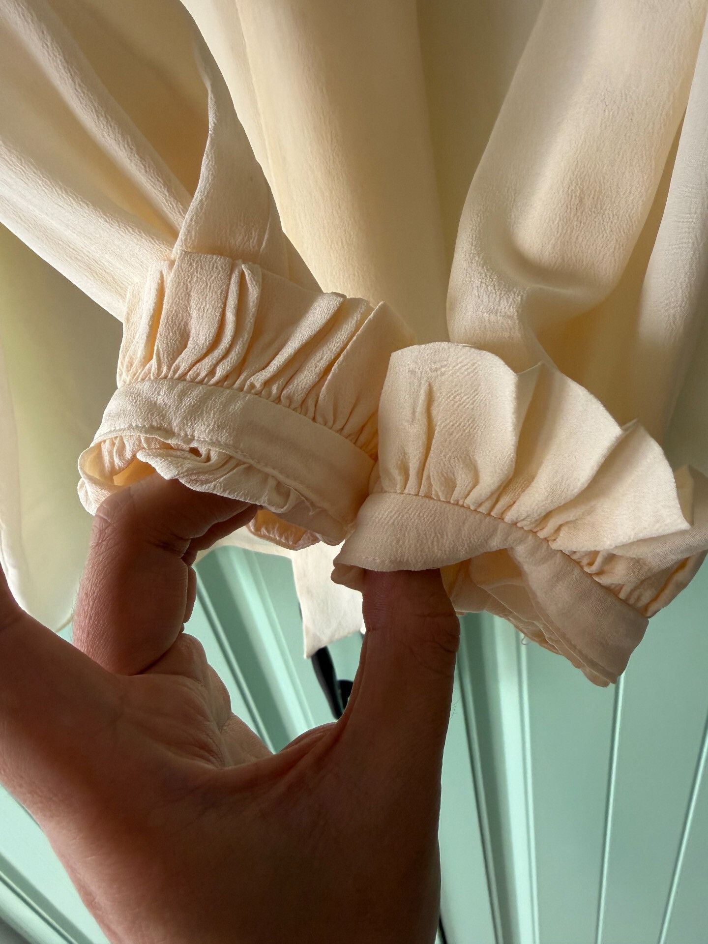 Yves Saint Laurent YSL Ivory Silk Ruffle Detail Shirt Size S / US 4 / IT 40 - 9 Thumbnail