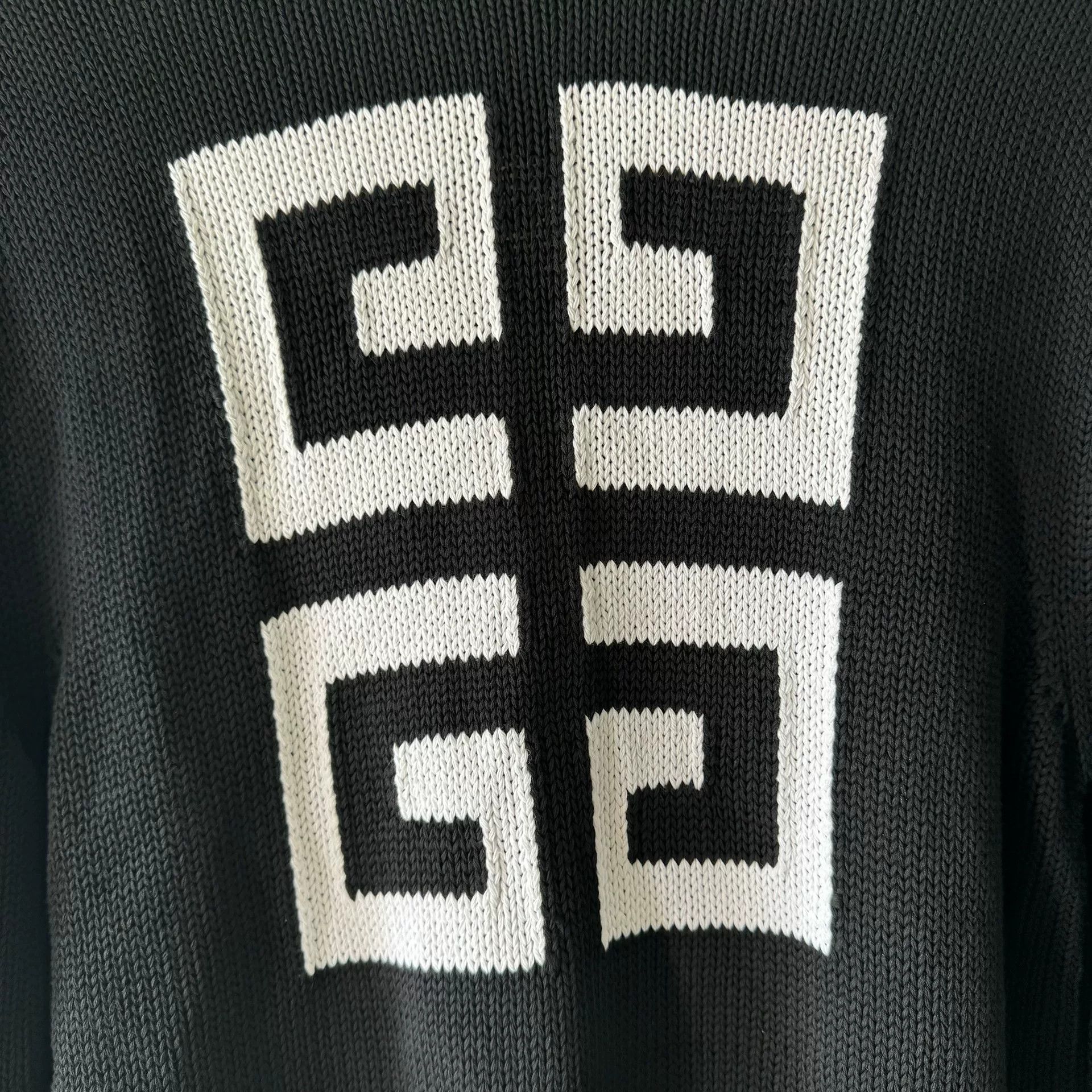 Givenchy Givenchy Black Four-Grid Logo Sweater Size US M / EU 48-50 / 2 - 6 Thumbnail
