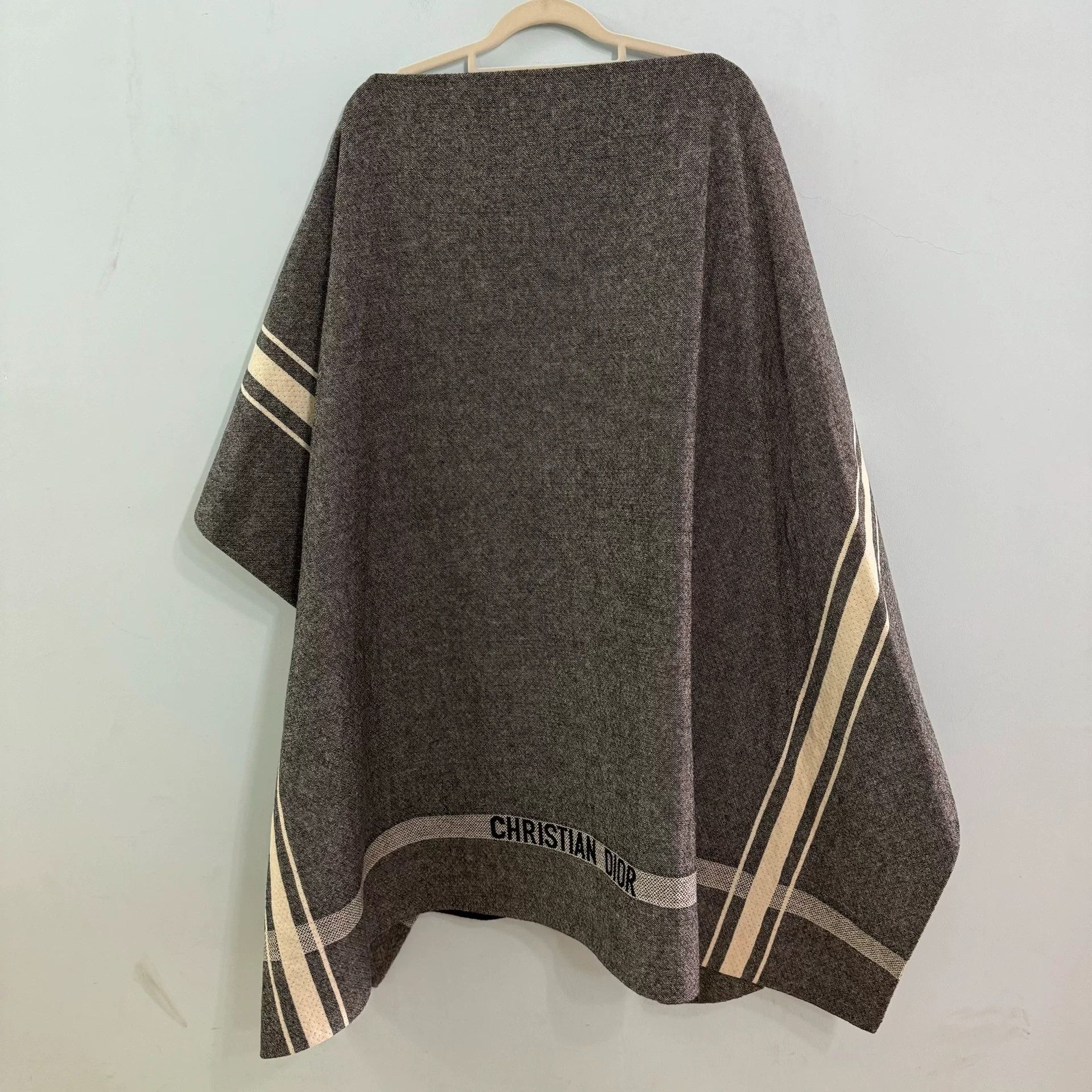 Dior Dior Gray Printed Cape M Size M / US 6-8 / IT 42-44 - 2 Thumbnail