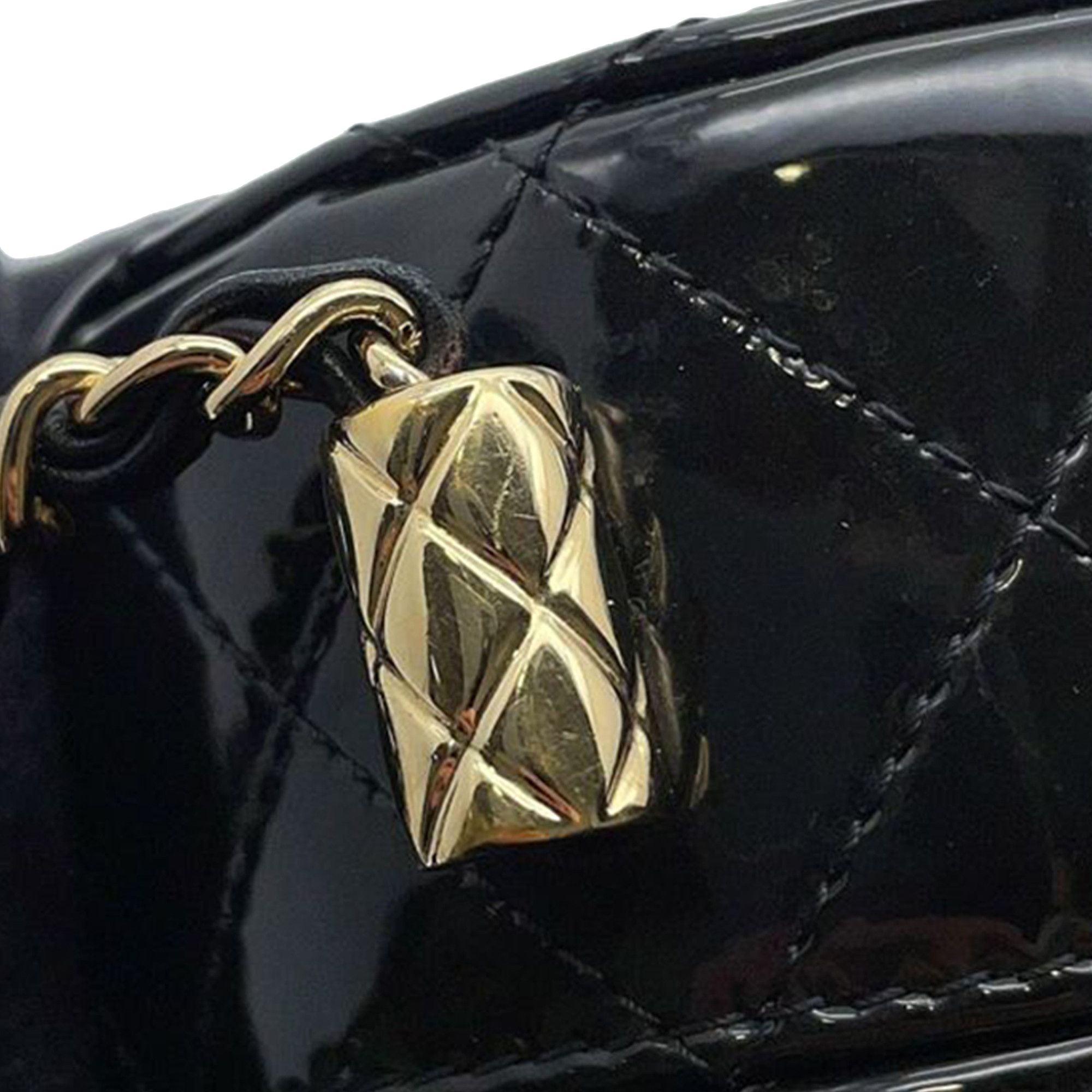 Chanel Chanel CC Quilted Patent Round Vanity Clutch With Chain Size ONE SIZE - 9 Thumbnail