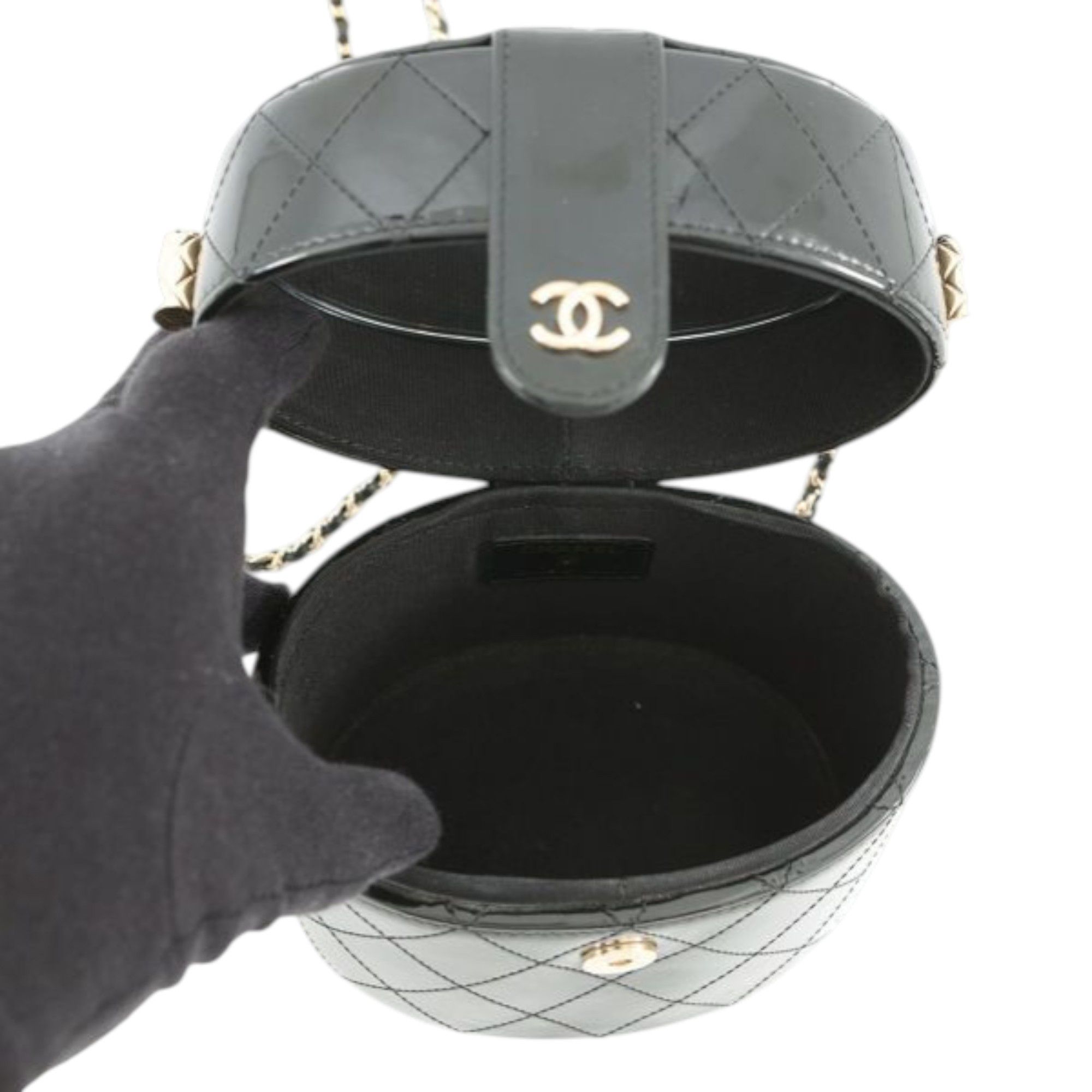 Chanel Chanel CC Quilted Patent Round Vanity Clutch With Chain Size ONE SIZE - 4 Thumbnail