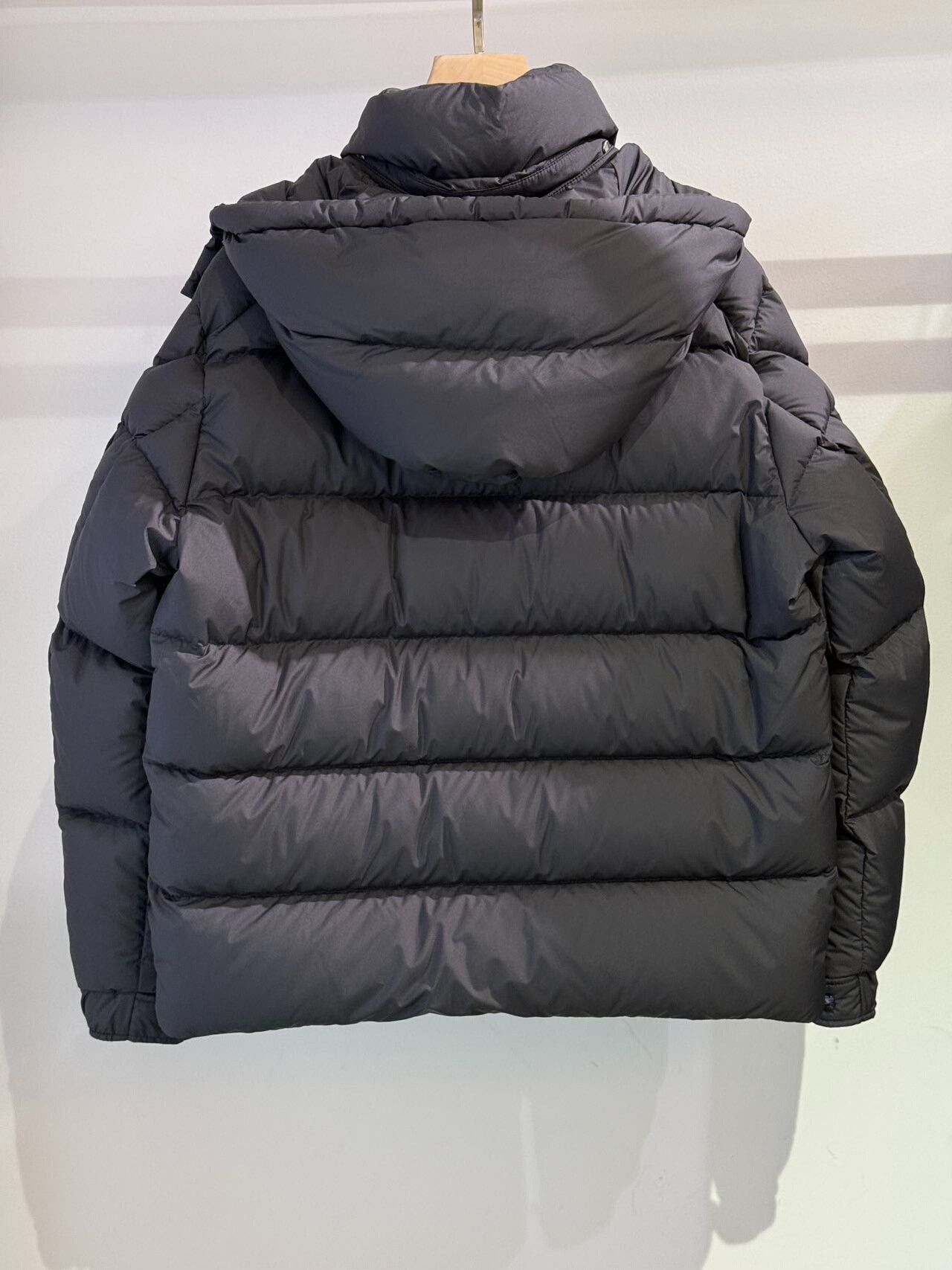 Moncler Moncler Women's Hooded Down Jacket Size S / US 4 / IT 40 - 2 Thumbnail