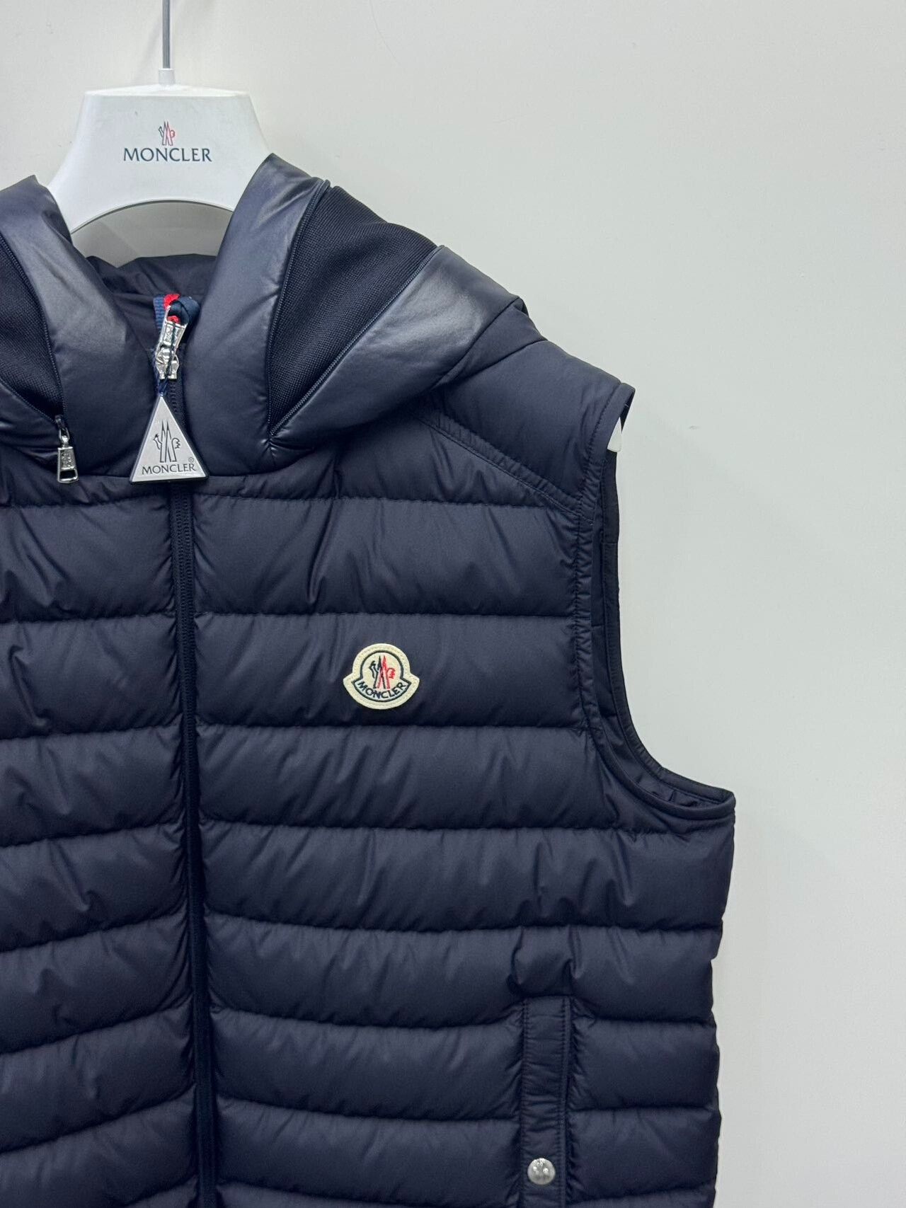 Moncler Moncler Bourget Men's Hooded Down Vest Size US M / EU 48-50 / 2 - 4 Thumbnail