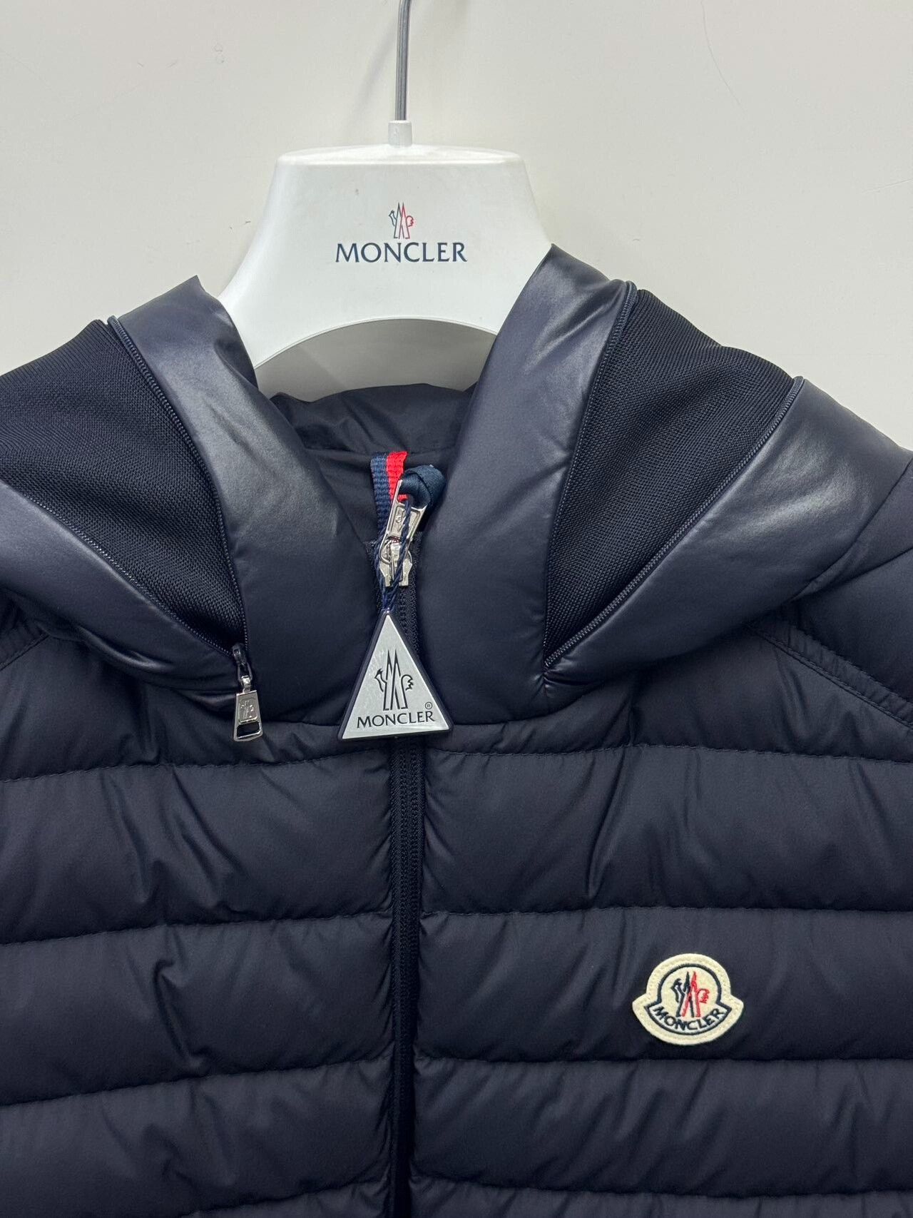 Moncler Moncler Bourget Men's Hooded Down Vest Size US M / EU 48-50 / 2 - 3 Thumbnail