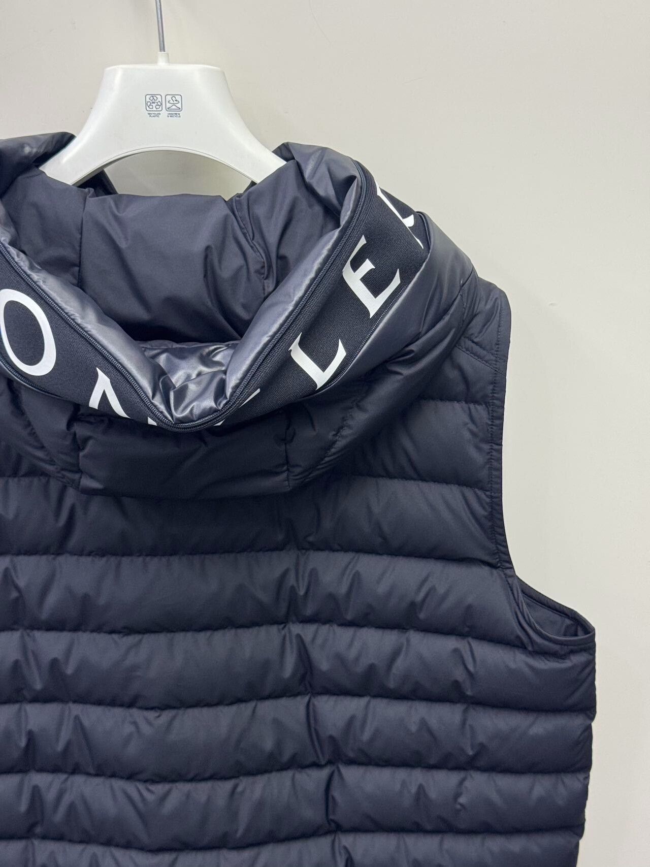 Moncler Moncler Bourget Men's Hooded Down Vest Size US M / EU 48-50 / 2 - 5 Thumbnail