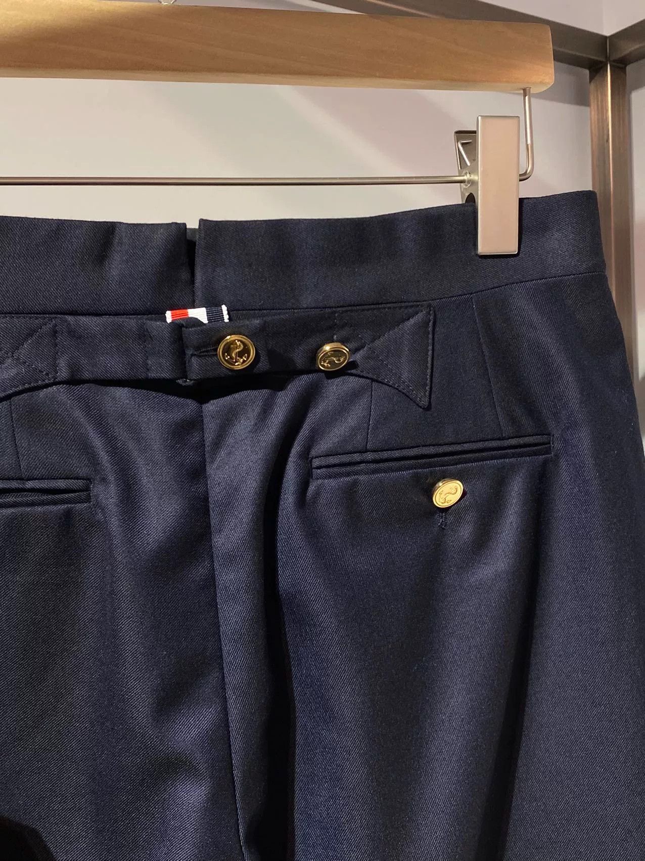 Thom Browne Thom Browne Suit Shorts for Men Size US 26 / EU 42 - 2 Thumbnail