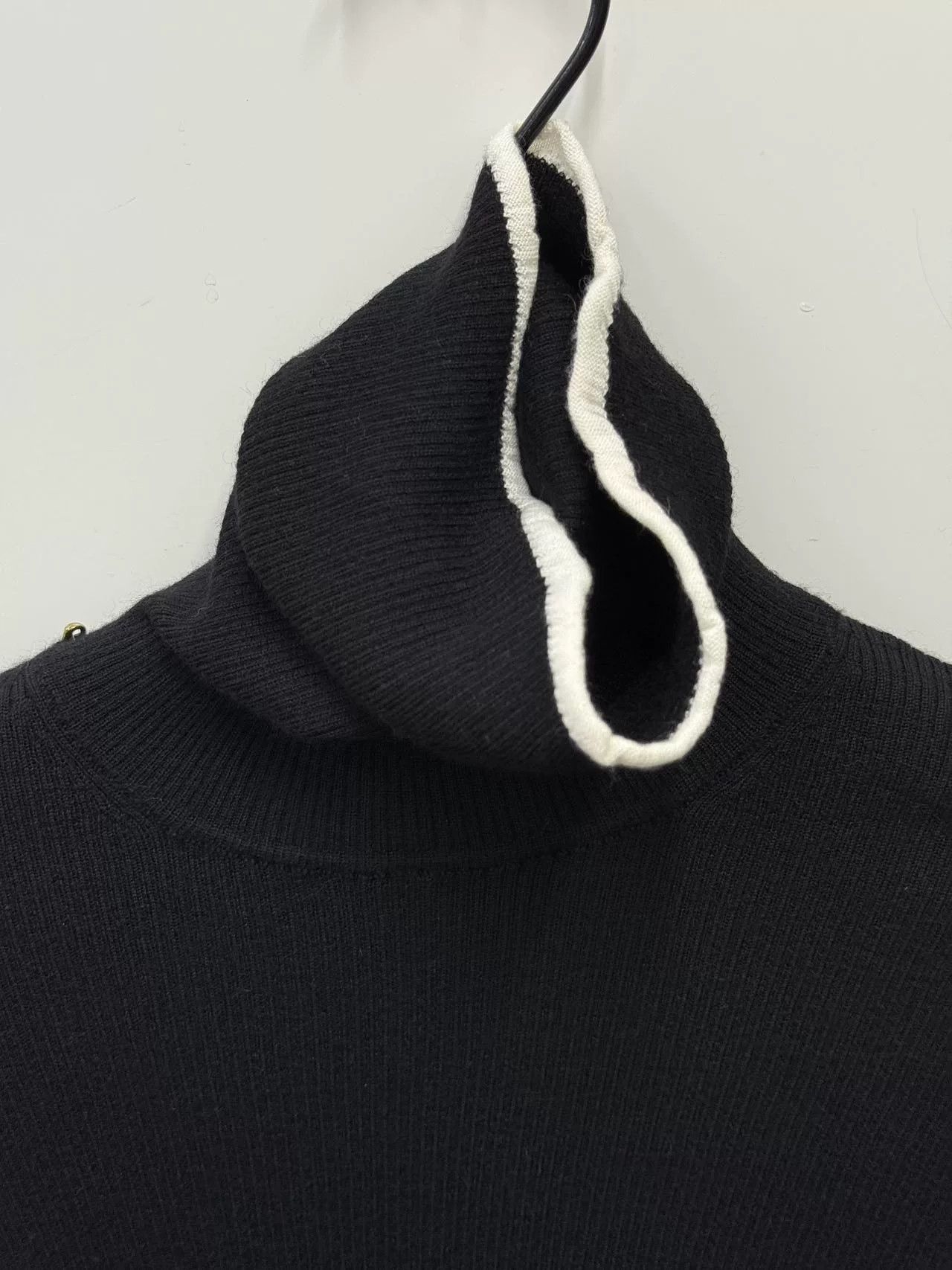 Barrie Black Turtleneck Wool Sweater with Lace Trim Size L / US 10 / IT 46 - 3 Thumbnail