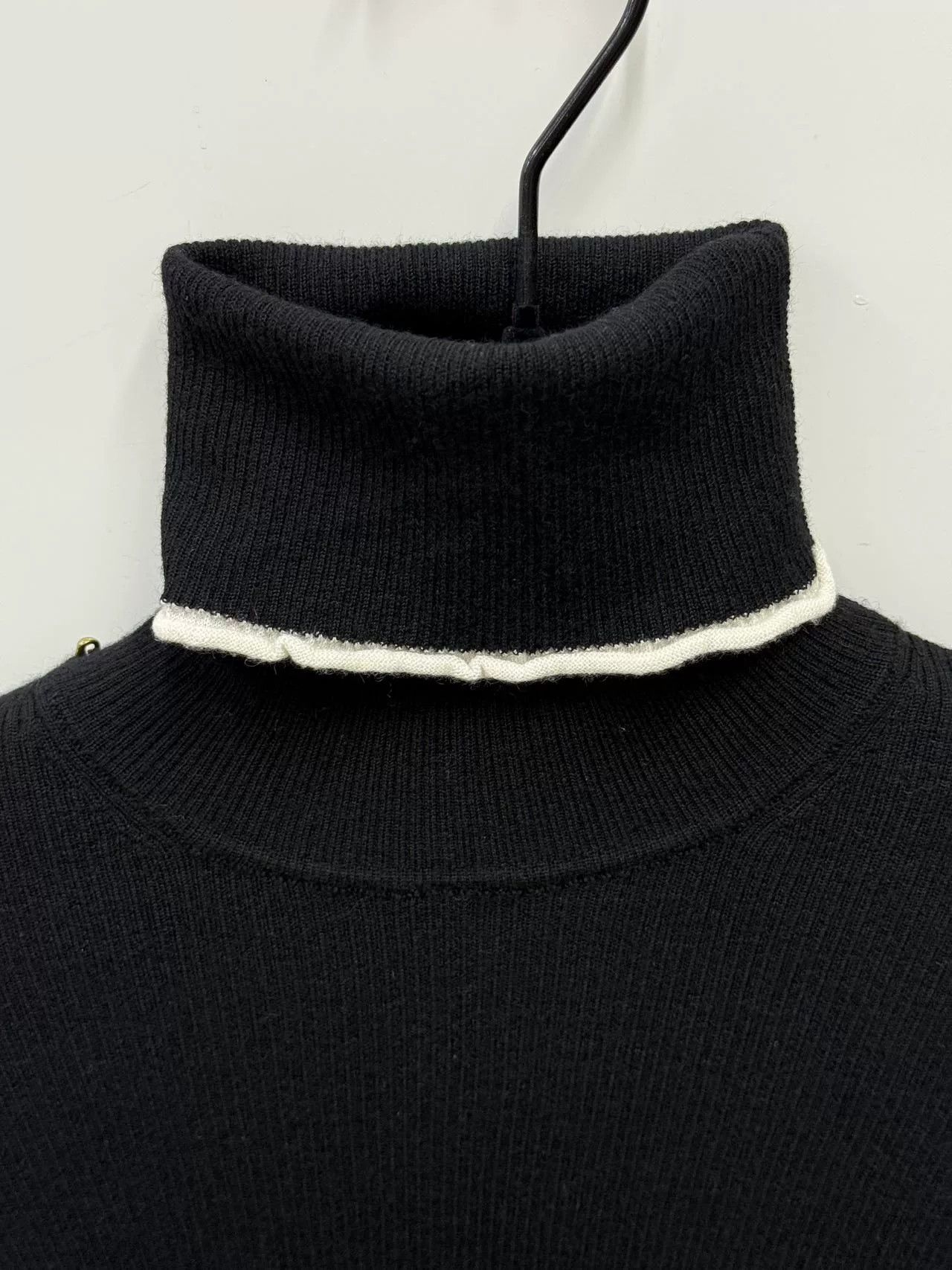 Barrie Black Turtleneck Wool Sweater with Lace Trim Size L / US 10 / IT 46 - 4 Thumbnail