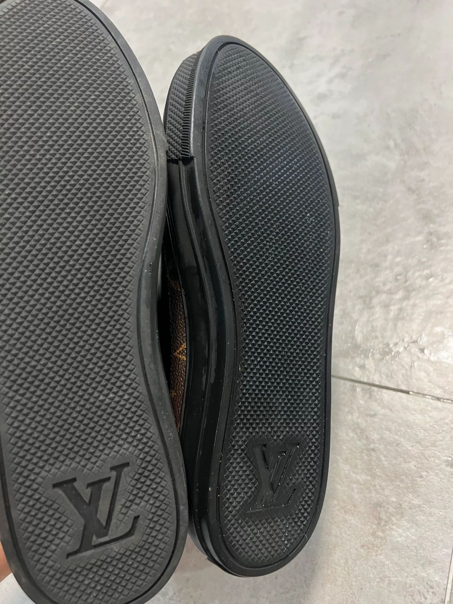 Louis Vuitton Louis Vuitton Black Sneakers Size 39 Size US 6 / EU 39 - 5 Thumbnail