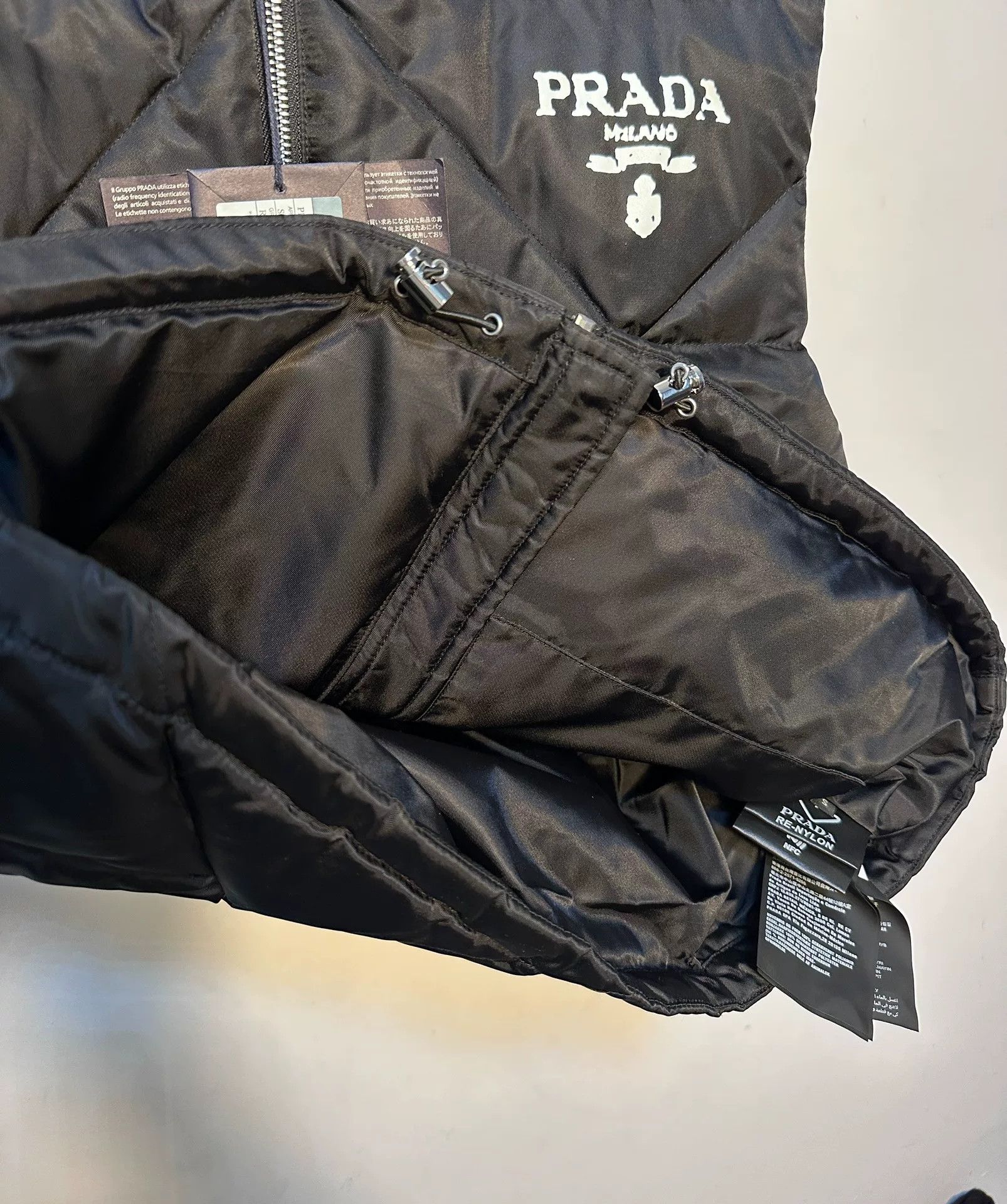 Prada Prada Men's Hooded Puffer Vest Size US S / EU 44-46 / 1 - 5 Thumbnail