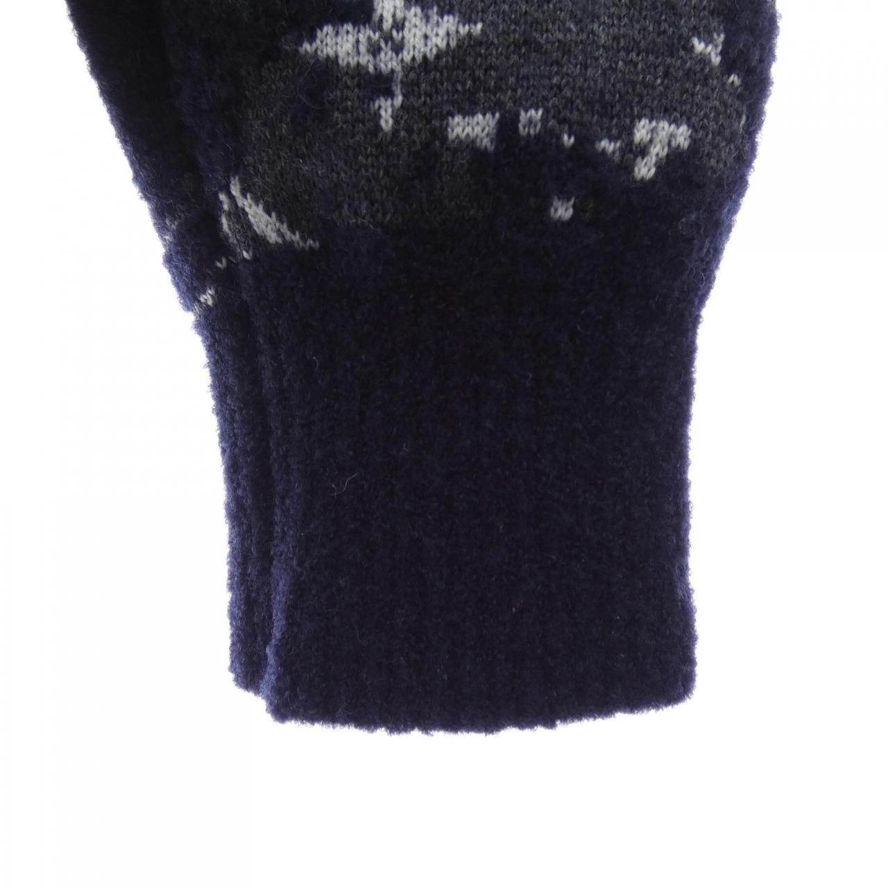 Louis Vuitton Louis Vuitton Louis Vuitton Distressed Monogram Knit Textile Tops HKN03WZMB DUTY FREE for USA Size ONE SIZE - 6 Thumbnail