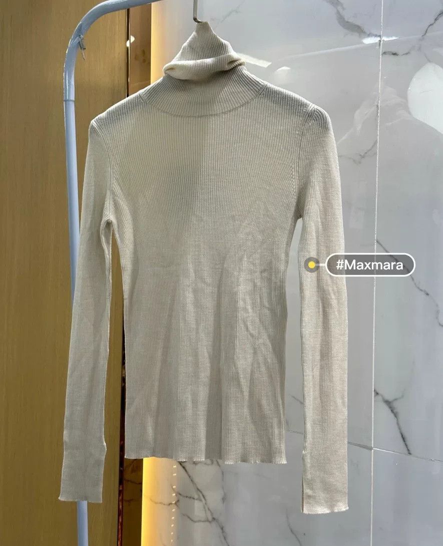 Max Mara Maxmara Classic Beige Turtleneck Sweater Size XS / US 0-2 / IT 36-38 - 2 Thumbnail
