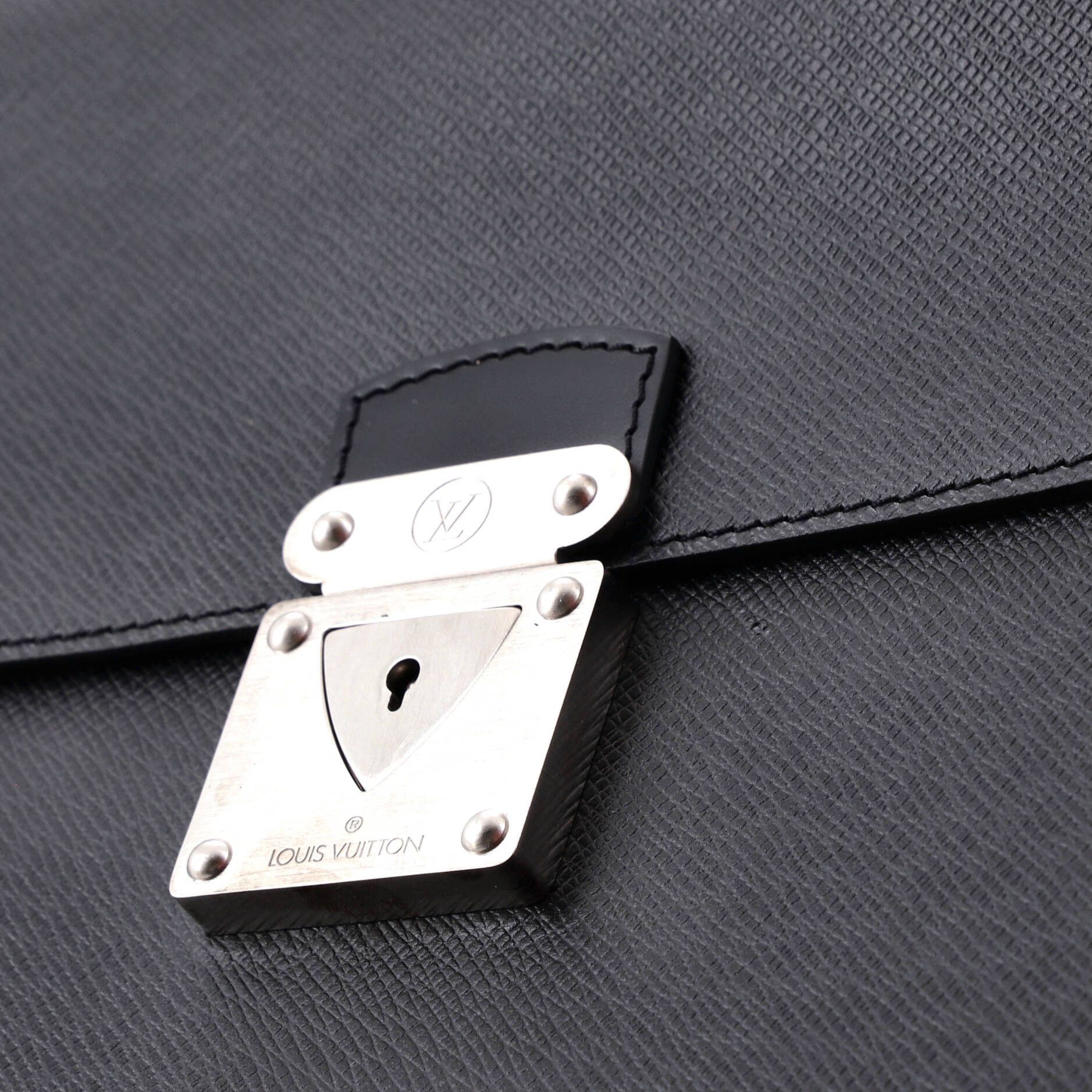 Louis Vuitton Porte-Documents Minuto Portfolio Taiga Leather Size ONE SIZE - 7 Thumbnail