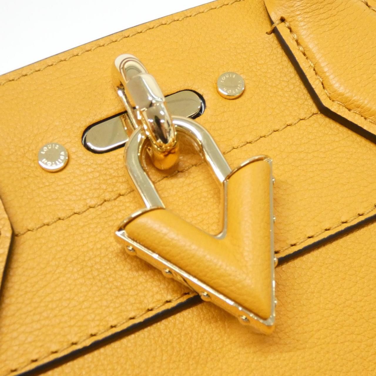 Louis Vuitton Louis Vuitton Louis Vuitton Steamer Calf Bag Leather Crossbody Bag M21278 DUTY FREE for USA Size ONE SIZE - 4 Thumbnail