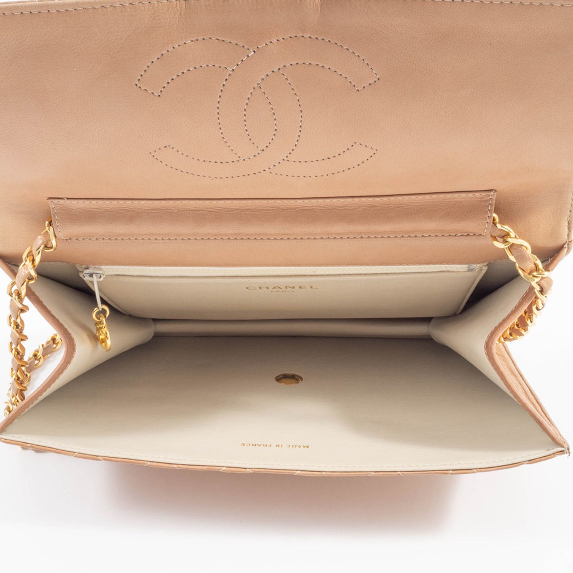 CHANEL Matelasse Chain Shoulder Bag in Beige Leather
