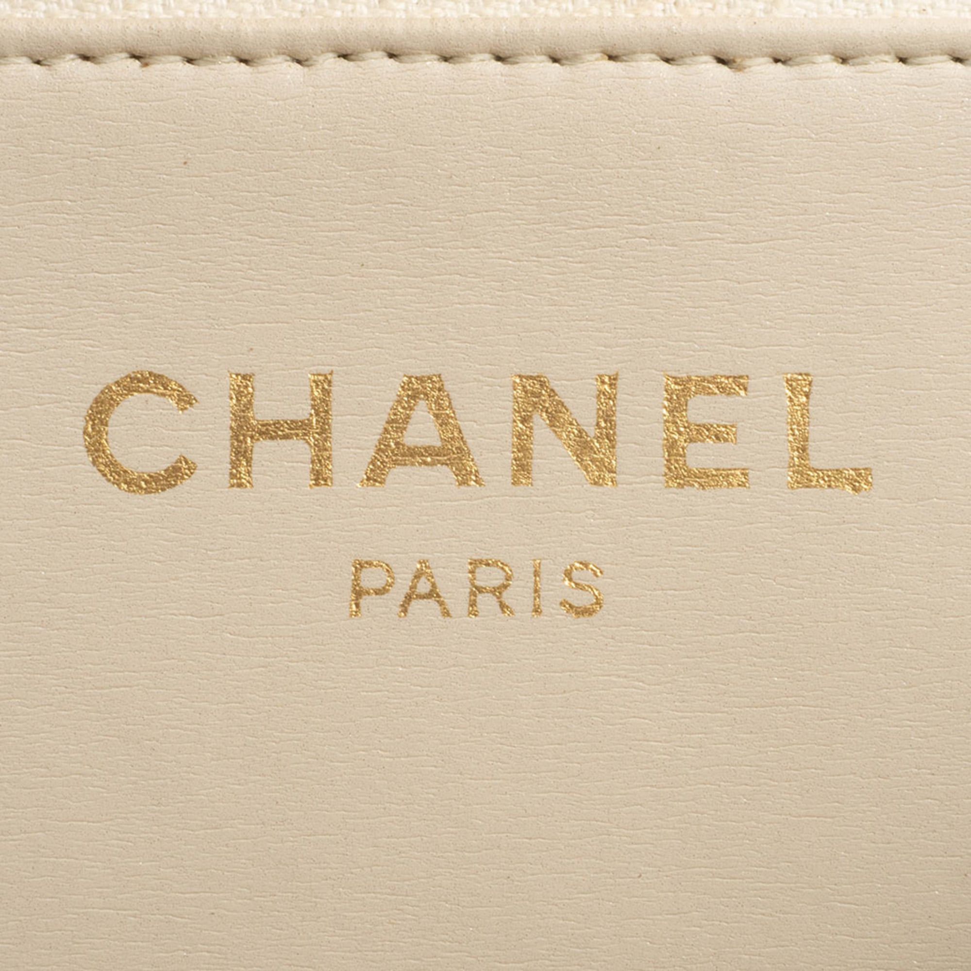 CHANEL Matelasse Chain Shoulder Bag in Beige Leather