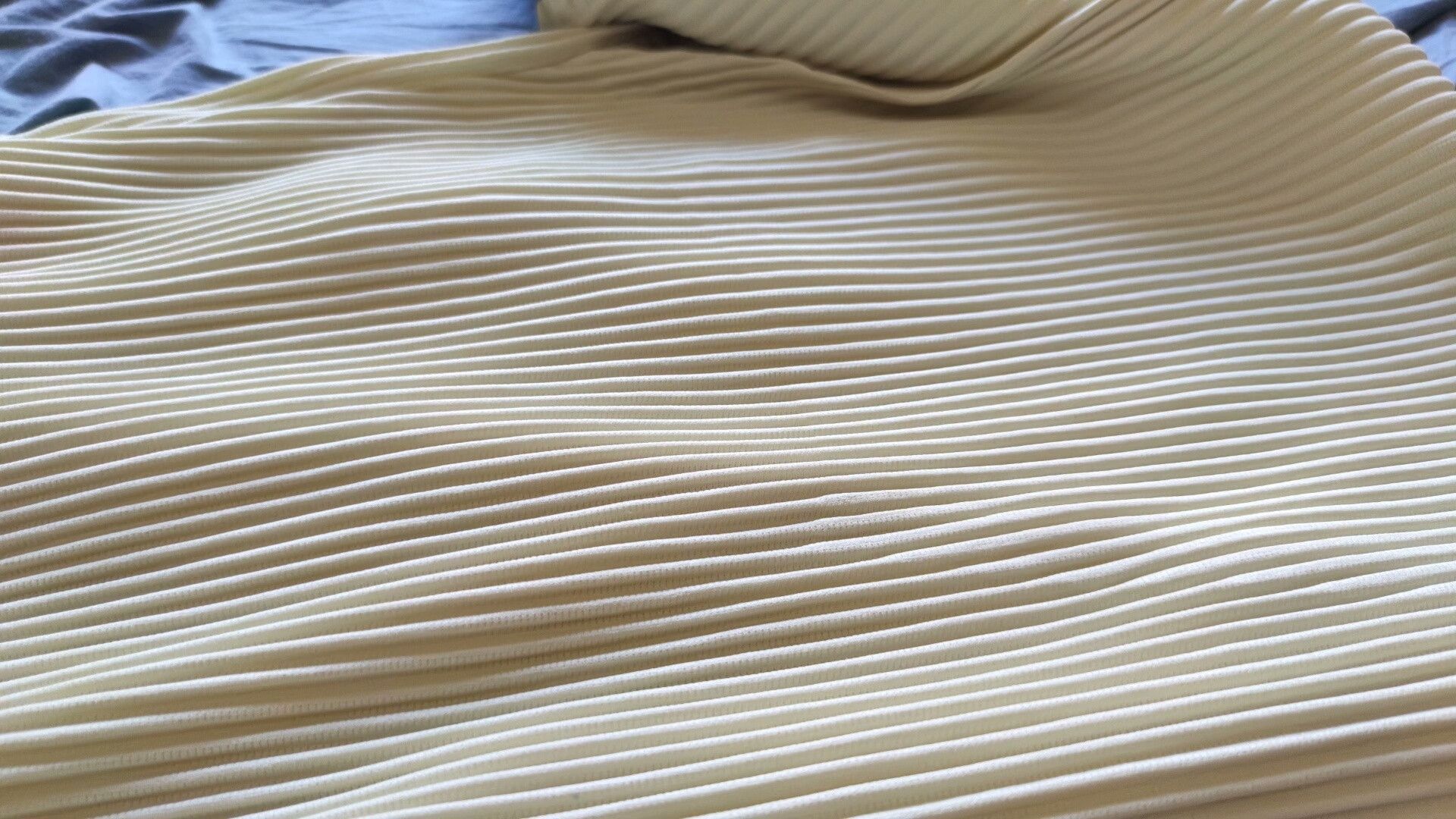 Homme Plisse Issey Miyake Issey Miyake Yellow Pleated T-Shirt Size US M / EU 48-50 / 2 - 6 Thumbnail