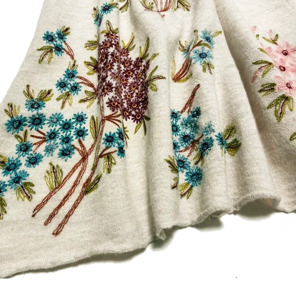 45rpm Embroidered Floral Wool Shawl Scarf Size ONE SIZE - 3 Thumbnail