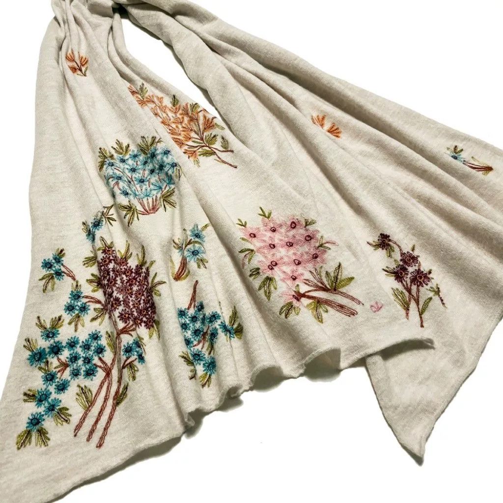 45rpm Embroidered Floral Wool Shawl Scarf Size ONE SIZE - 2 Thumbnail