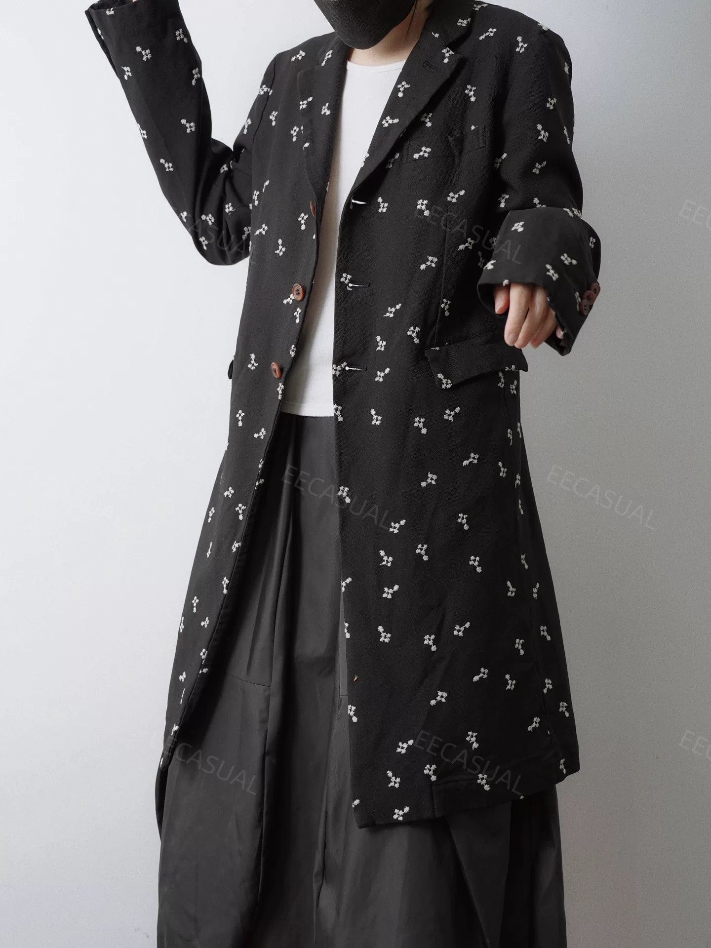 Comme des Garcons Black Embroidered Long Coat by Comme des Garçons Size S / US 4 / IT 40 - 2 Thumbnail
