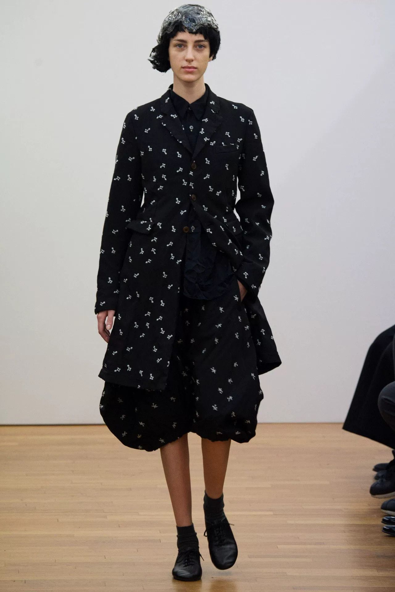 Comme des Garcons Black Embroidered Long Coat by Comme des Garçons Size S / US 4 / IT 40 - 8 Thumbnail