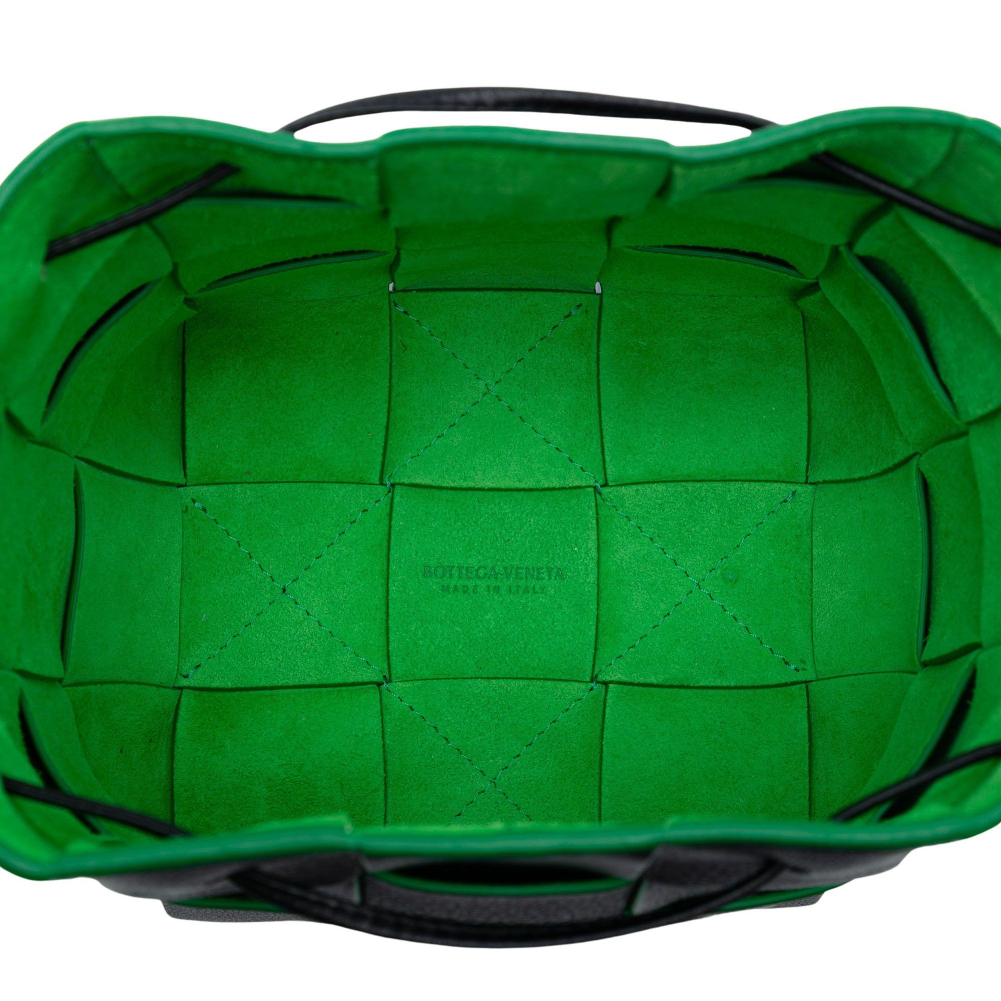 Bottega Veneta Bottega Veneta Small Nappa Maxi Intrecciato Cassette Bucket Bag Size ONE SIZE - 4 Thumbnail