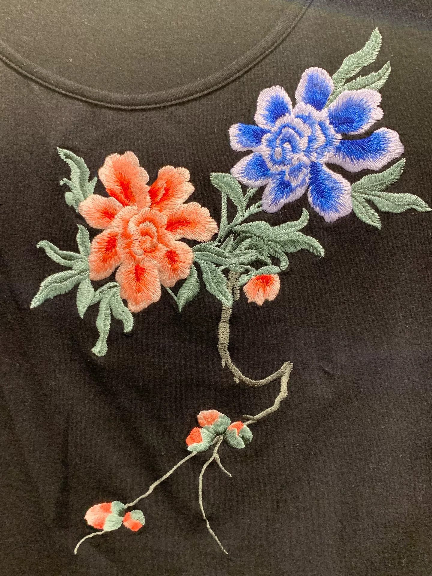 Vivienne Tam Vivienne Tam Floral Embroidered T-Shirt Size XS / US 0-2 / IT 36-38 - 3 Thumbnail