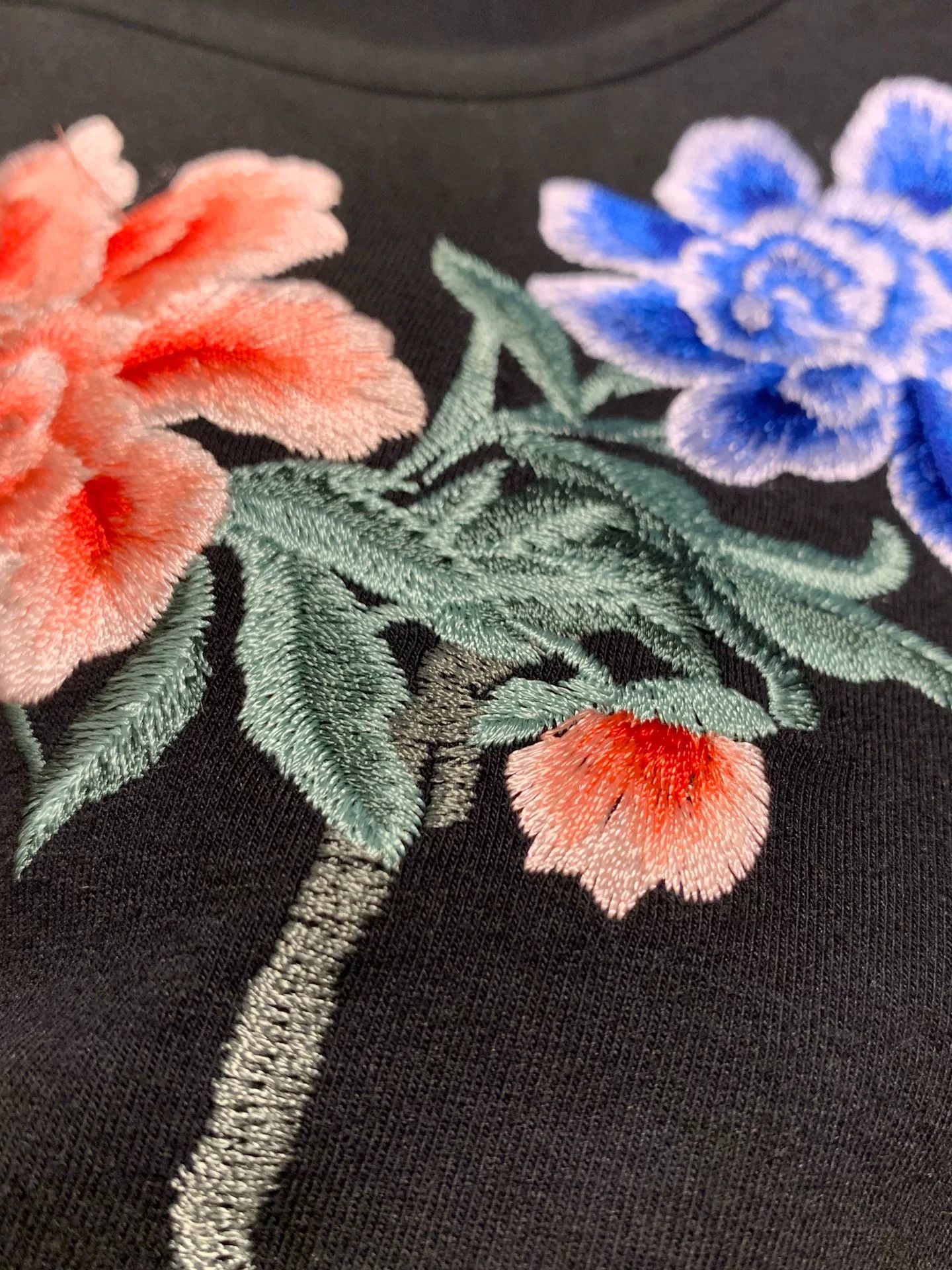 Vivienne Tam Vivienne Tam Floral Embroidered T-Shirt Size XS / US 0-2 / IT 36-38 - 4 Thumbnail