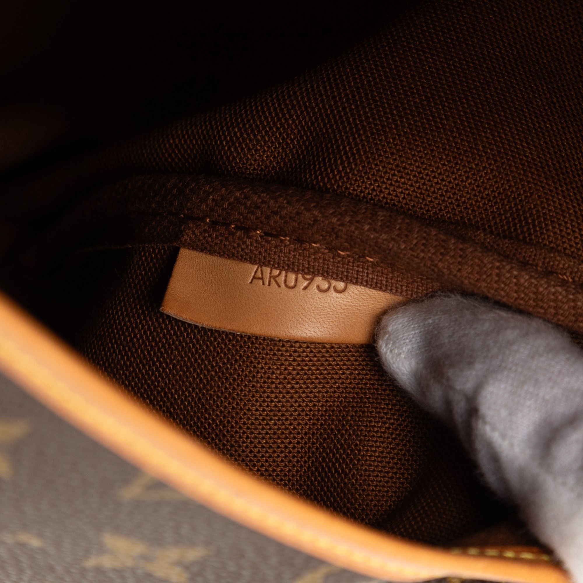 Louis Vuitton Louis Vuitton Monogram Saumur 35 Size ONE SIZE - 6 Thumbnail